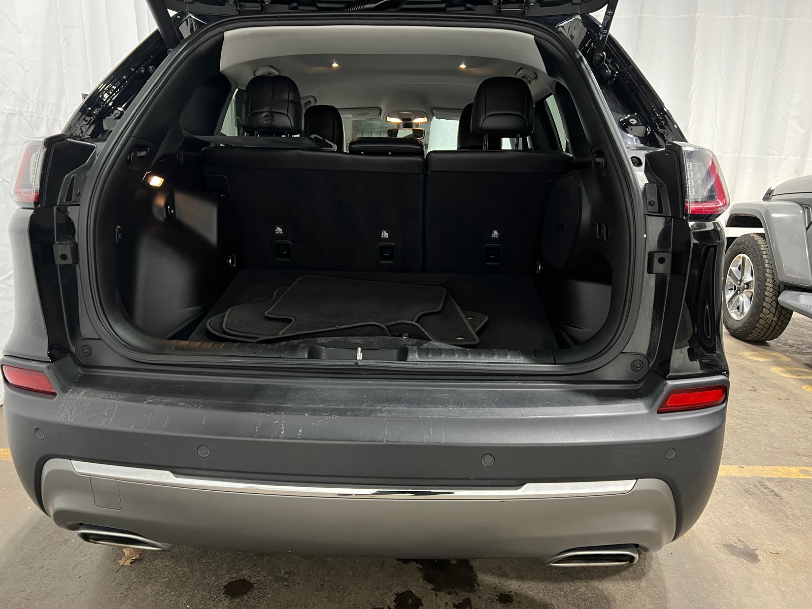 Thumbnail: 2019 Jeep Cherokee - 7