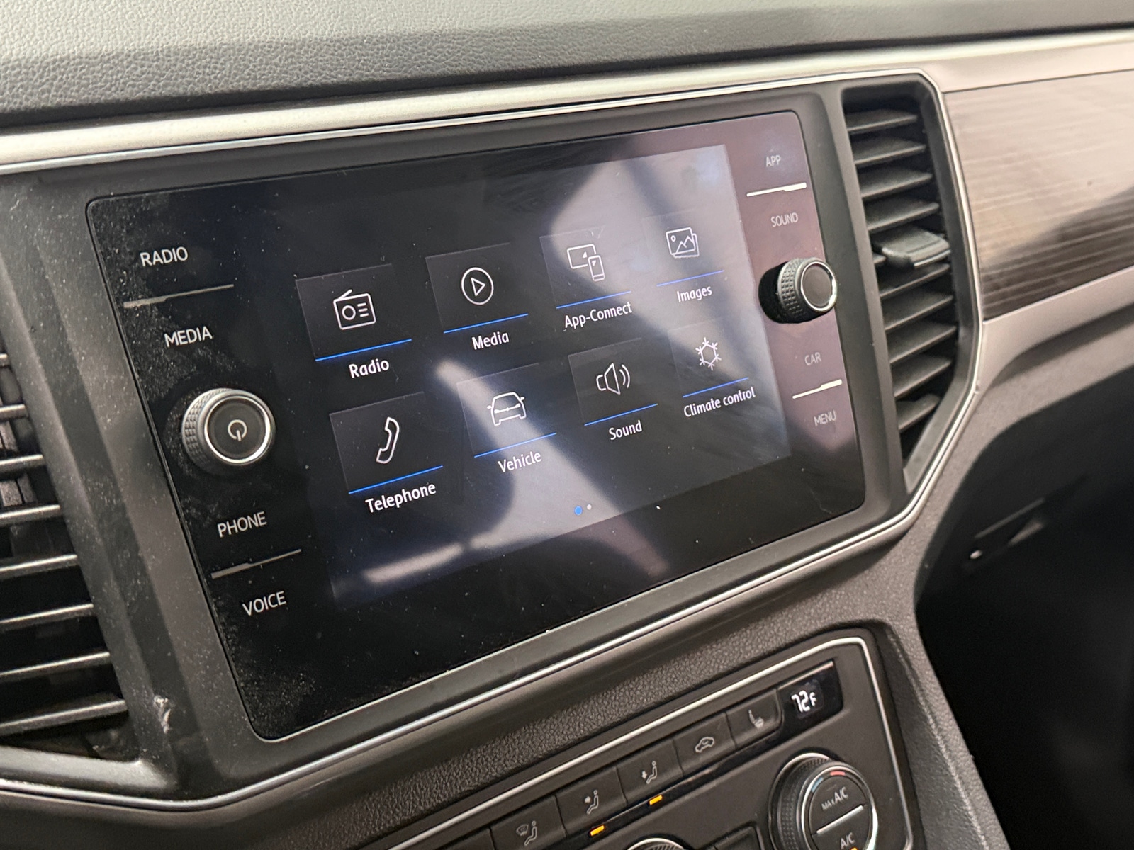 Thumbnail: 2019 Volkswagen Atlas - 3