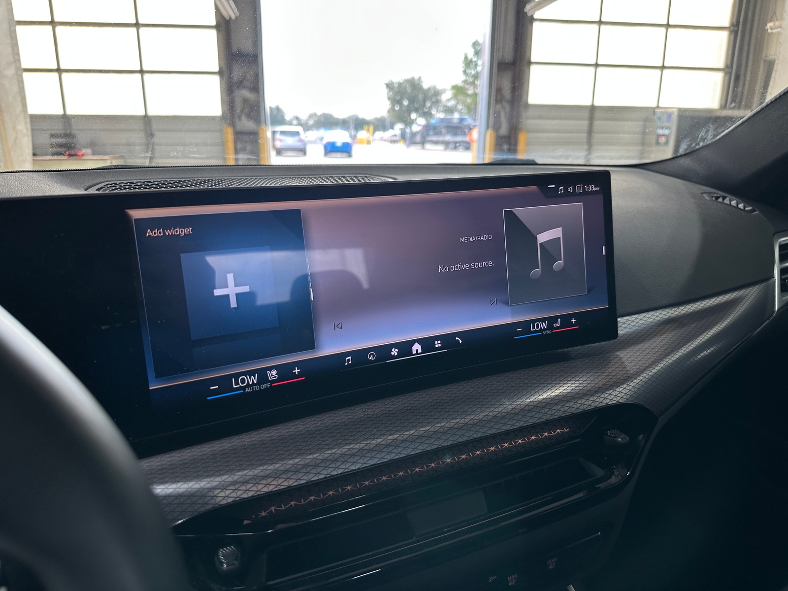 Thumbnail: 2025 BMW 3 Series - 3