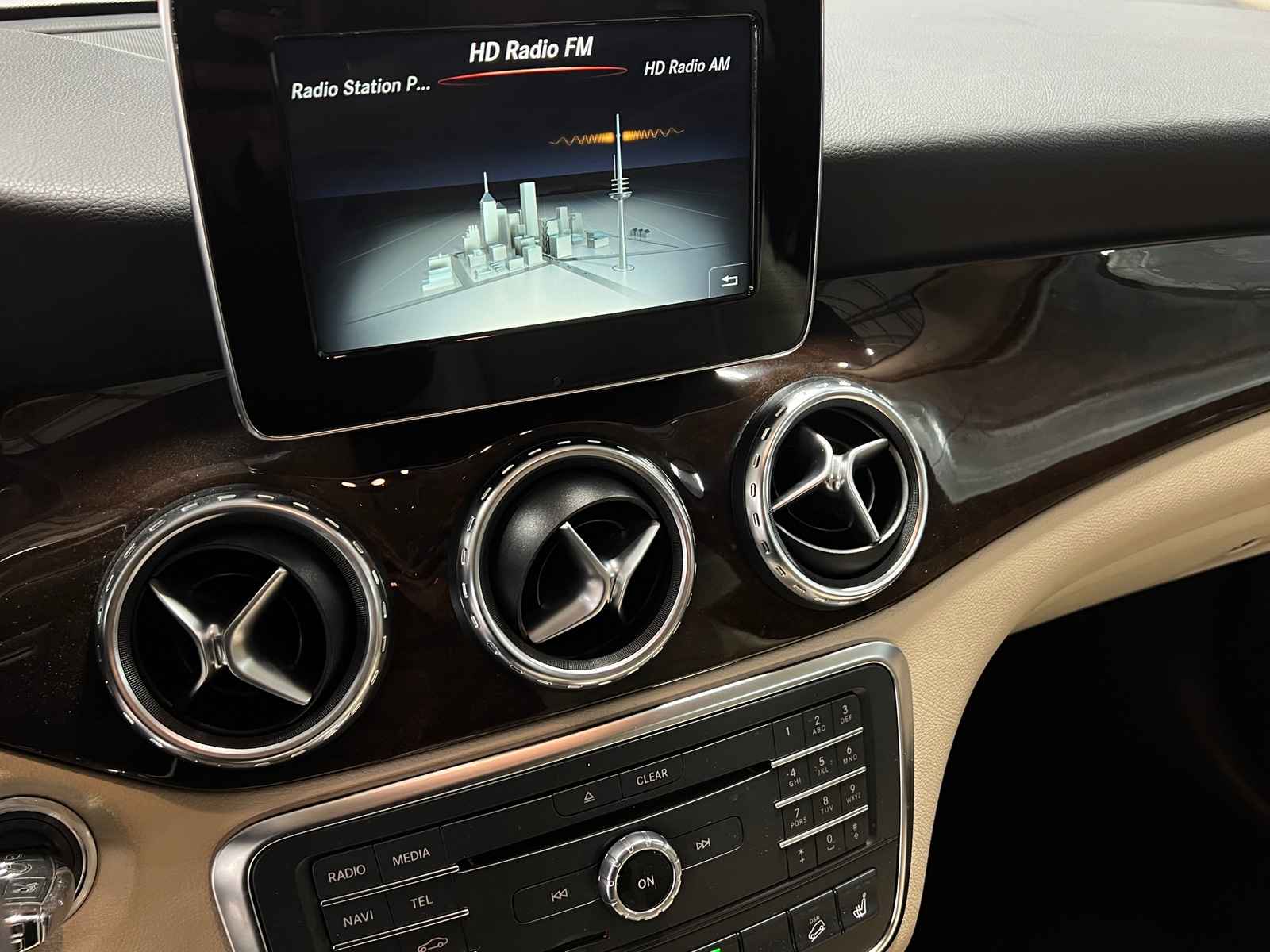 Thumbnail: 2017 Mercedes-Benz GLA - 3