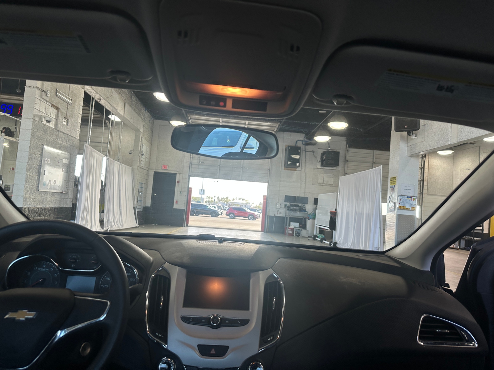 Thumbnail: 2018 Chevrolet Cruze - 3