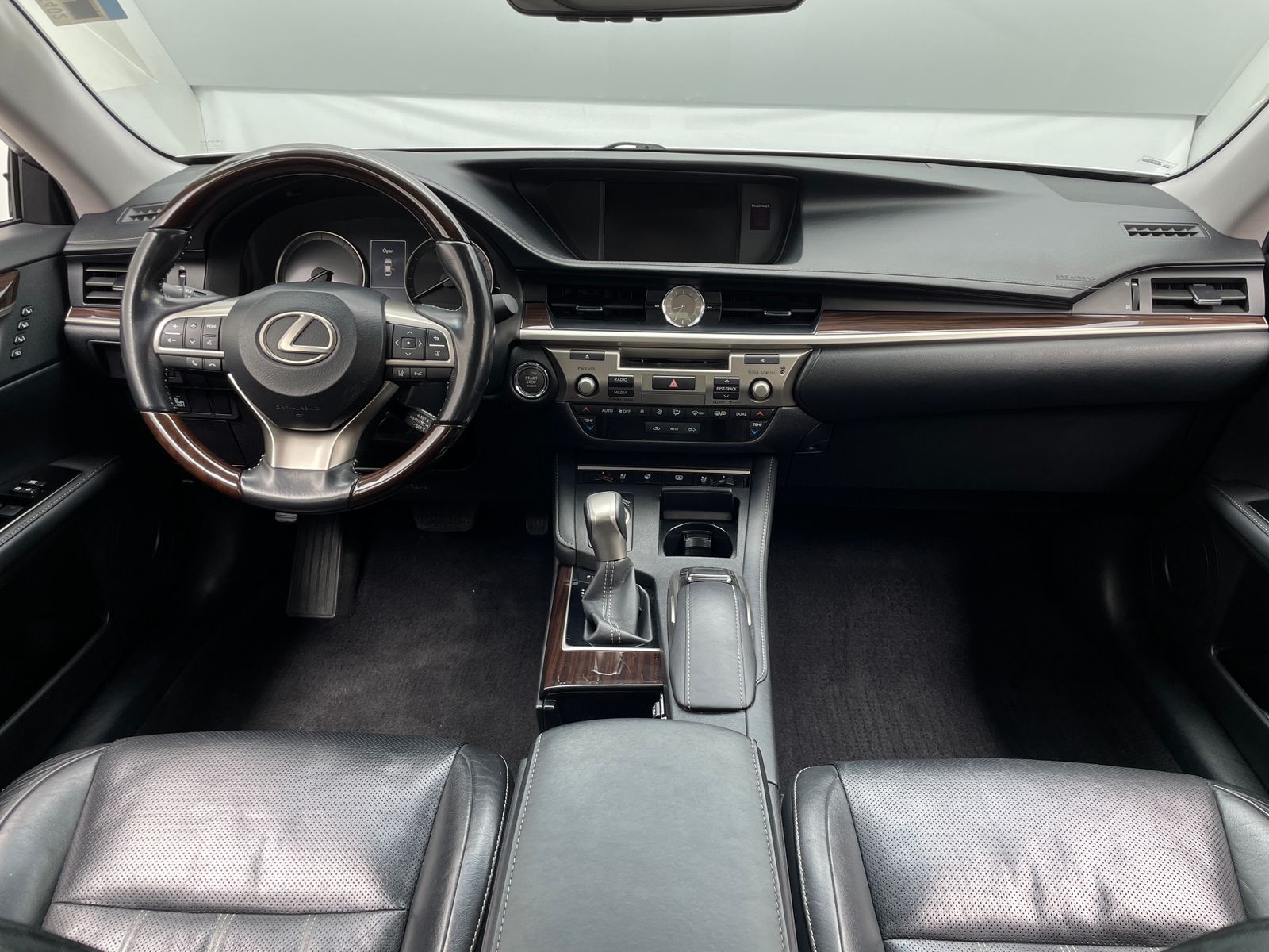 Thumbnail: 2016 Lexus ES - 2