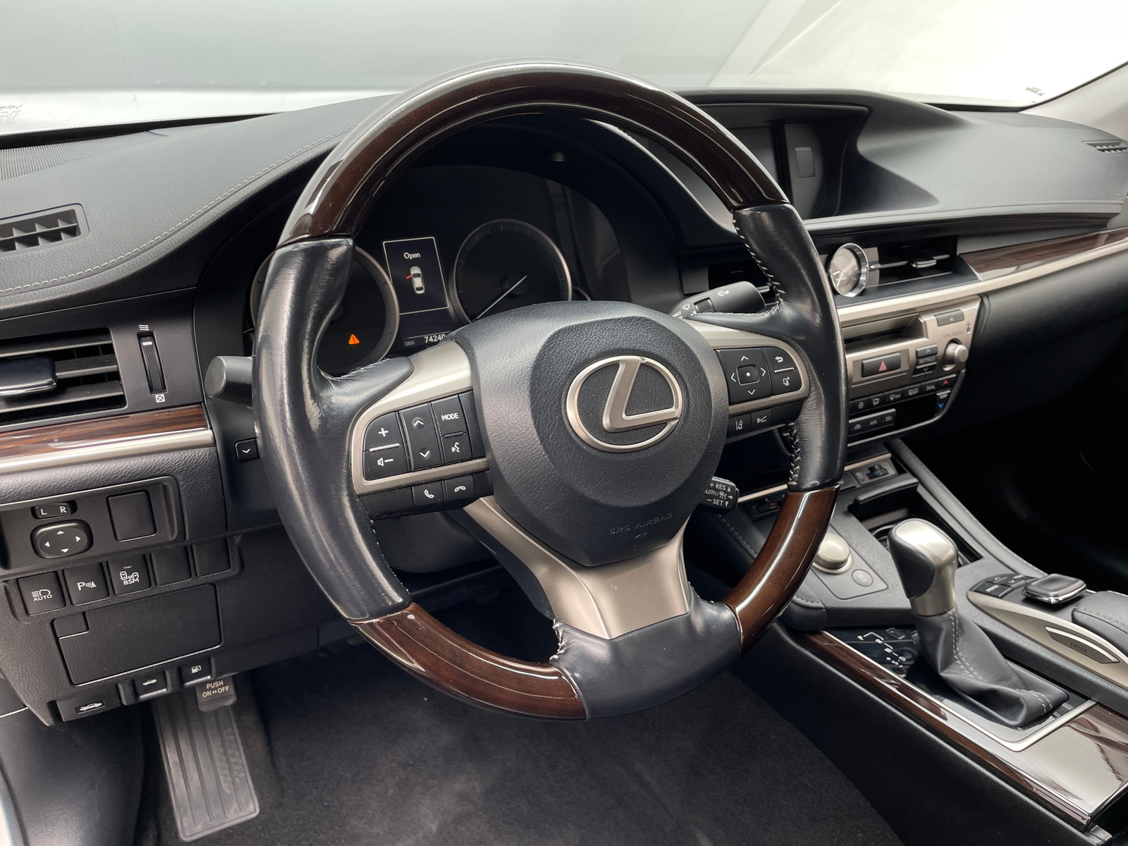 Thumbnail: 2016 Lexus ES - 4