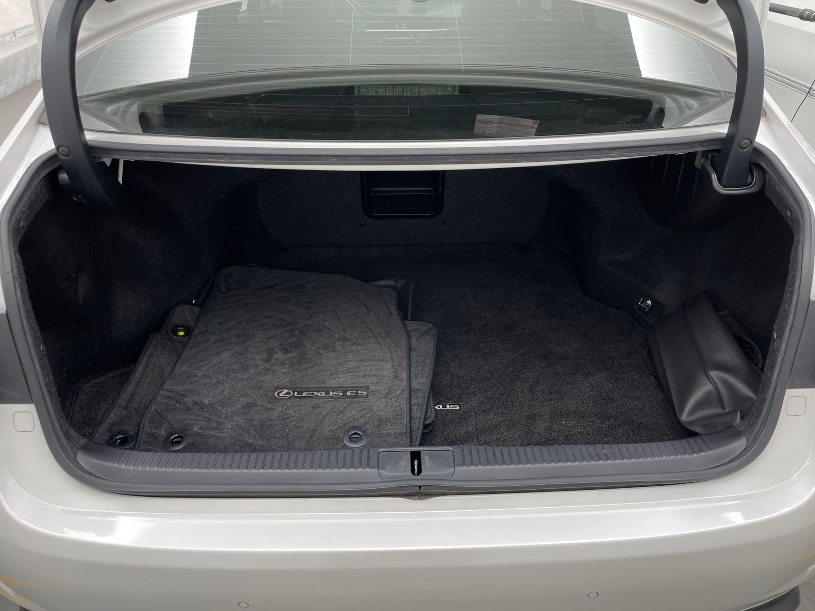 Thumbnail: 2016 Lexus ES - 6