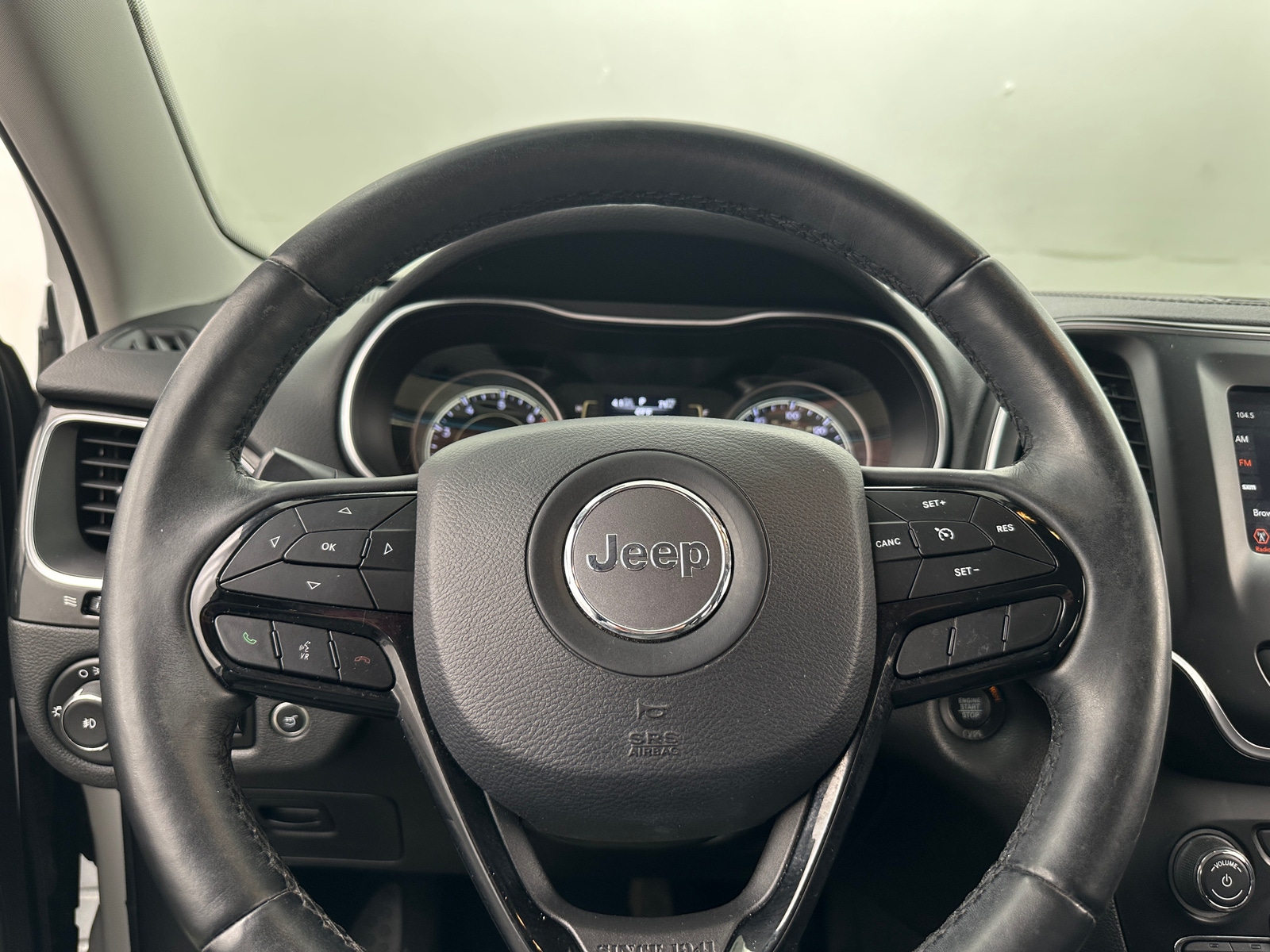 Thumbnail: 2019 Jeep Cherokee - 4