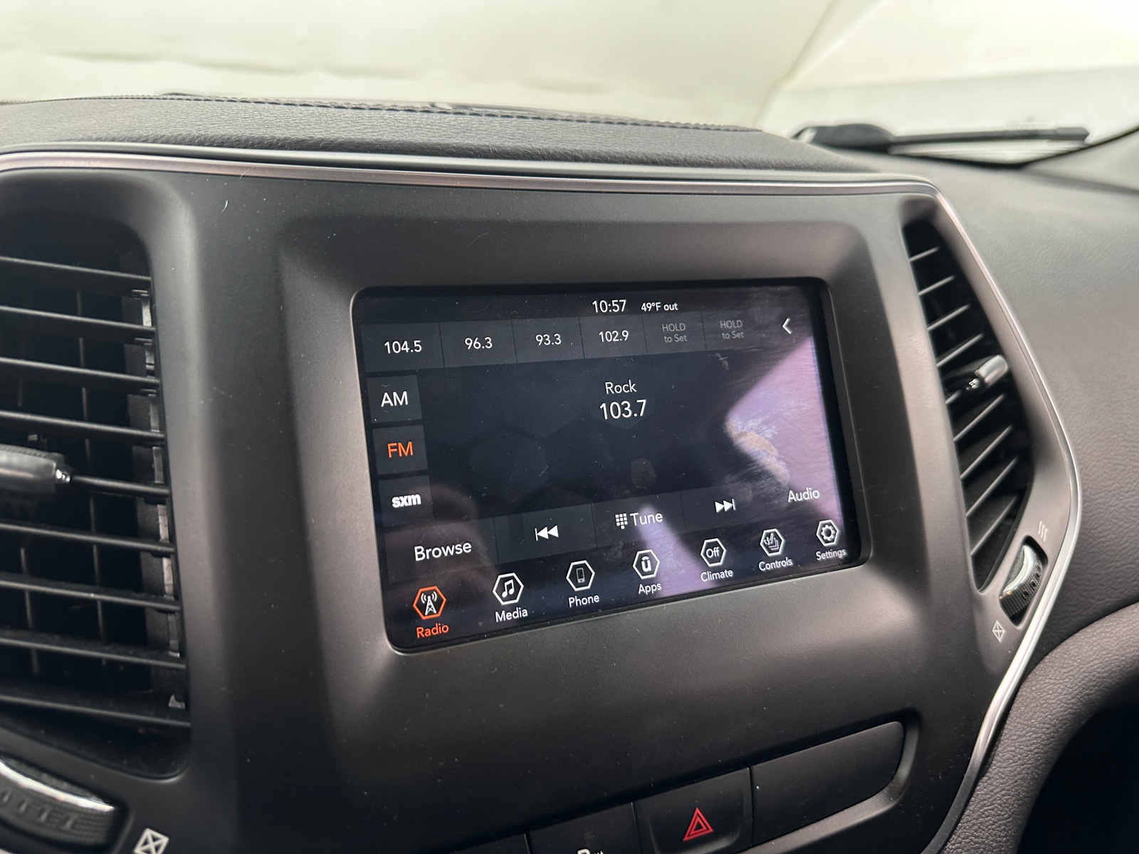 Thumbnail: 2019 Jeep Cherokee - 3