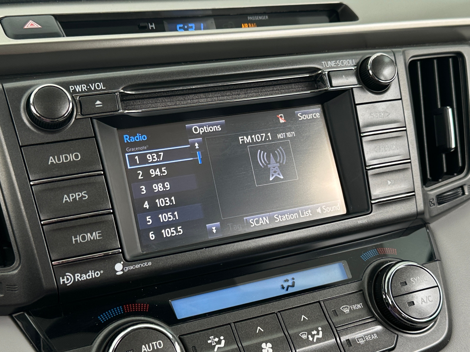 Thumbnail: 2015 Toyota RAV4 - 4