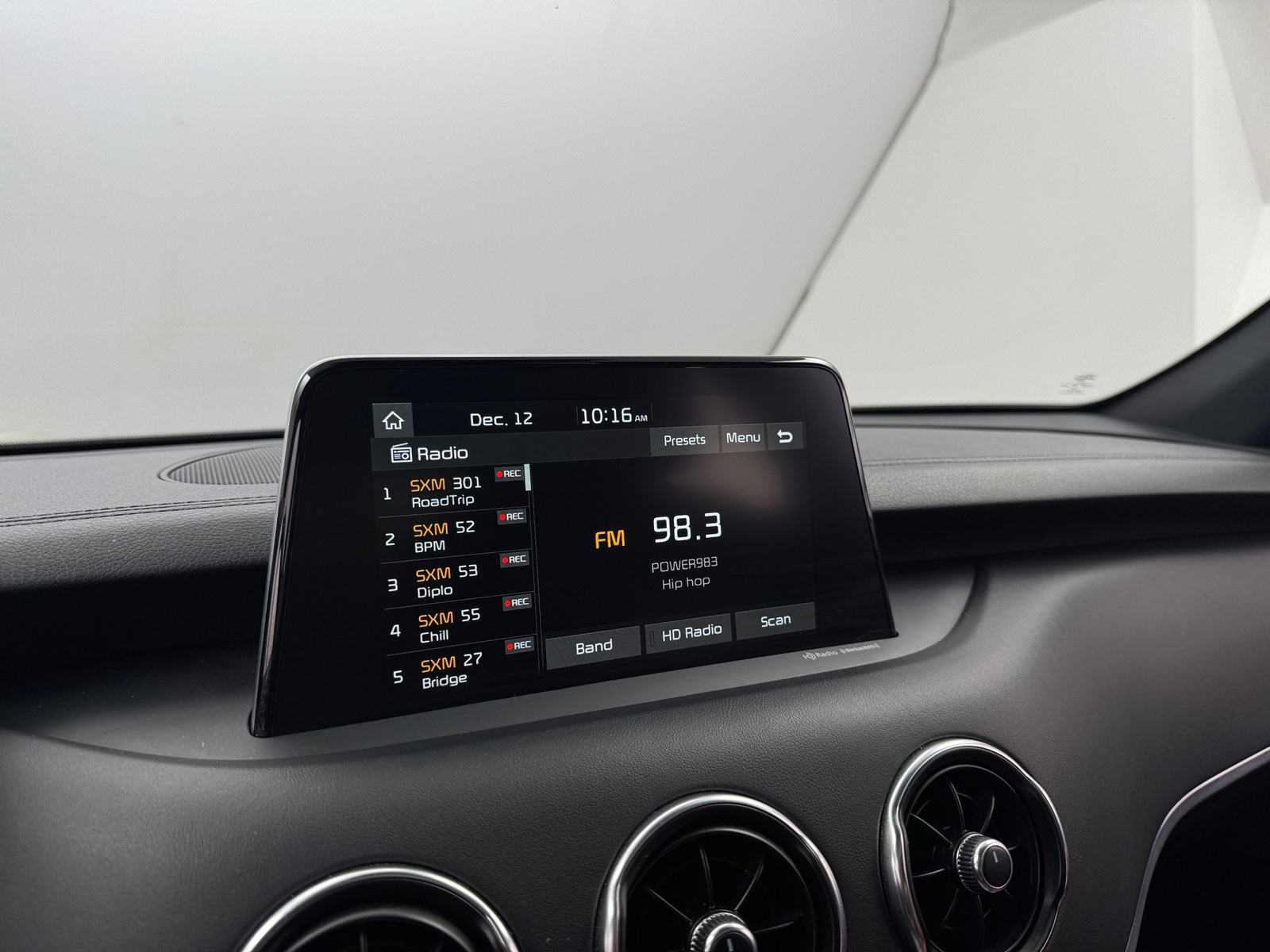 Thumbnail: 2018 Kia Stinger - 3