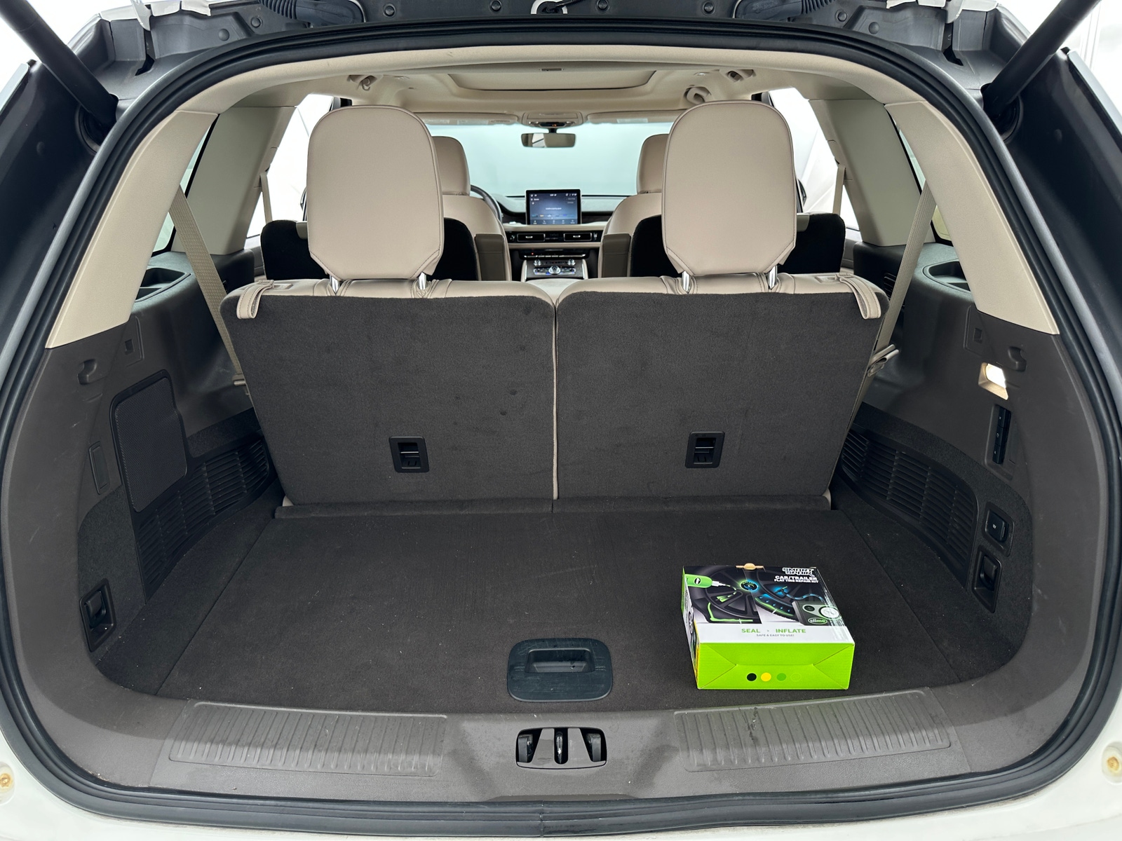 Thumbnail: 2023 Lincoln Aviator - 6