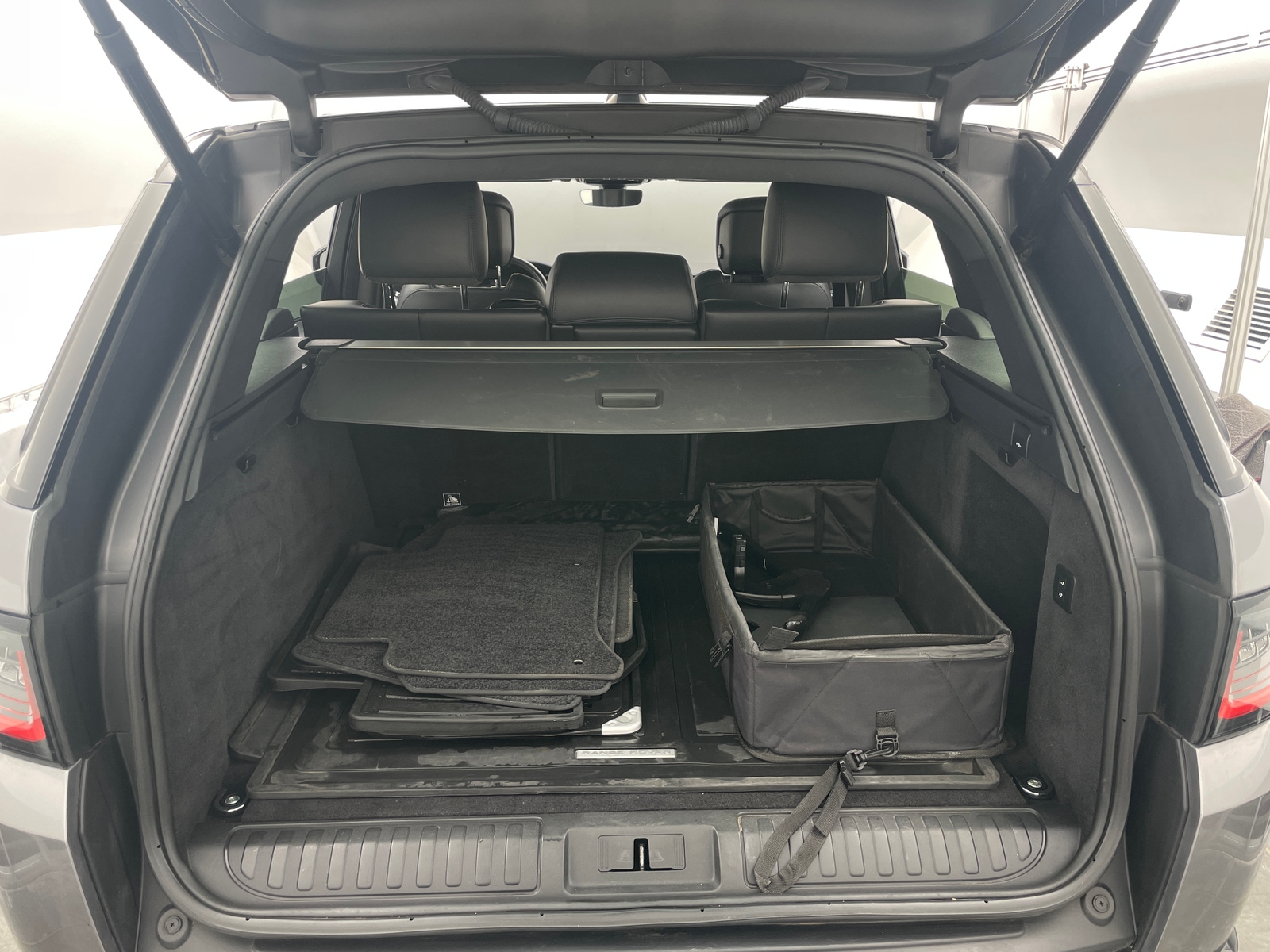 Thumbnail: 2020 Land Rover Range Rover Sport - 6