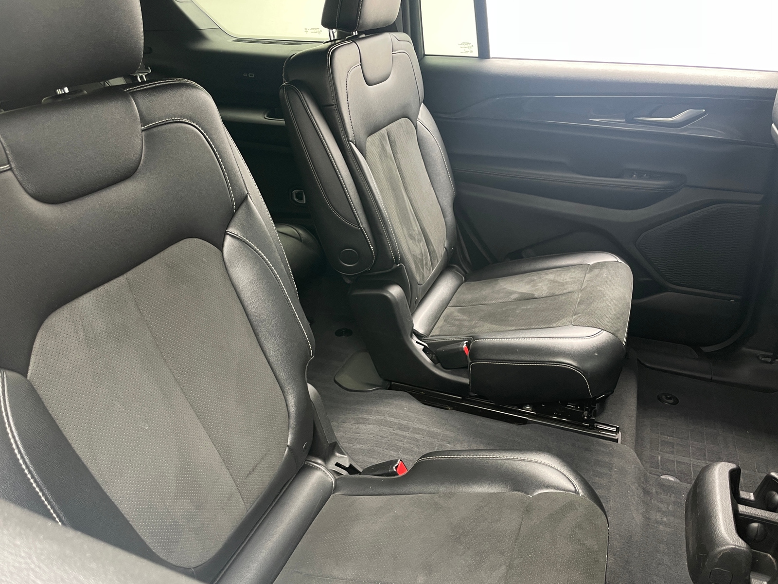 Thumbnail: 2023 Jeep Grand Cherokee L - 5