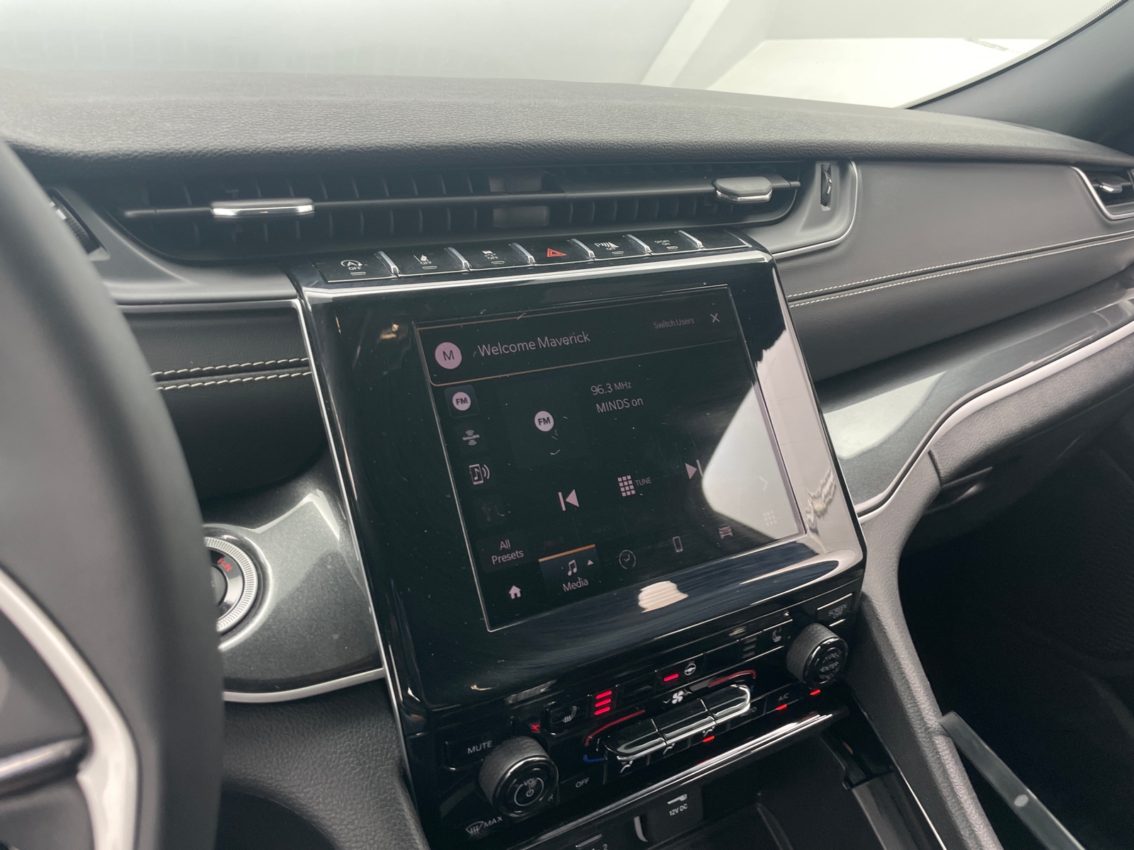 Thumbnail: 2023 Jeep Grand Cherokee L - 3