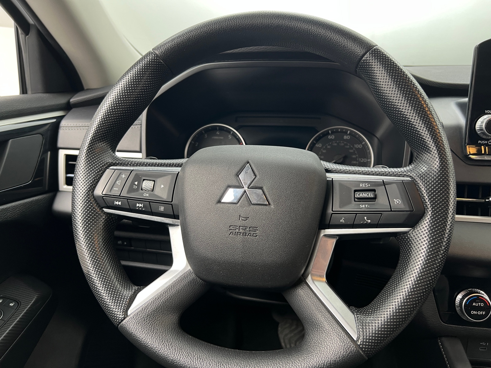 Thumbnail: 2024 Mitsubishi Outlander - 5