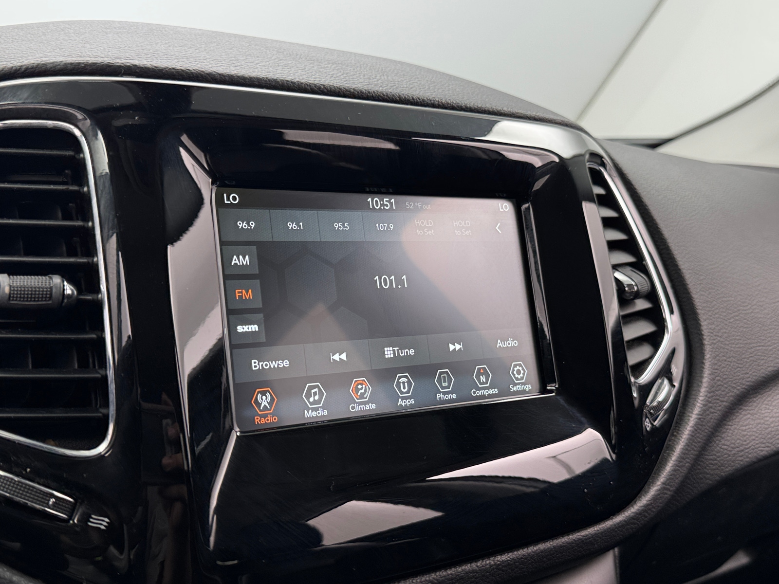 Thumbnail: 2021 Jeep Compass - 4