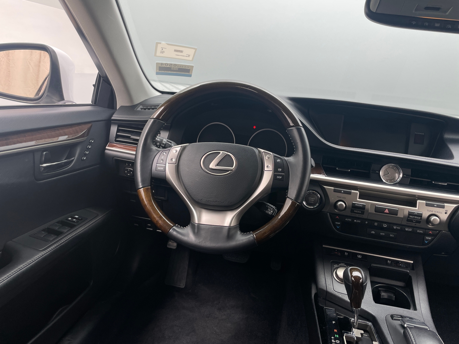 Thumbnail: 2015 Lexus ES - 4