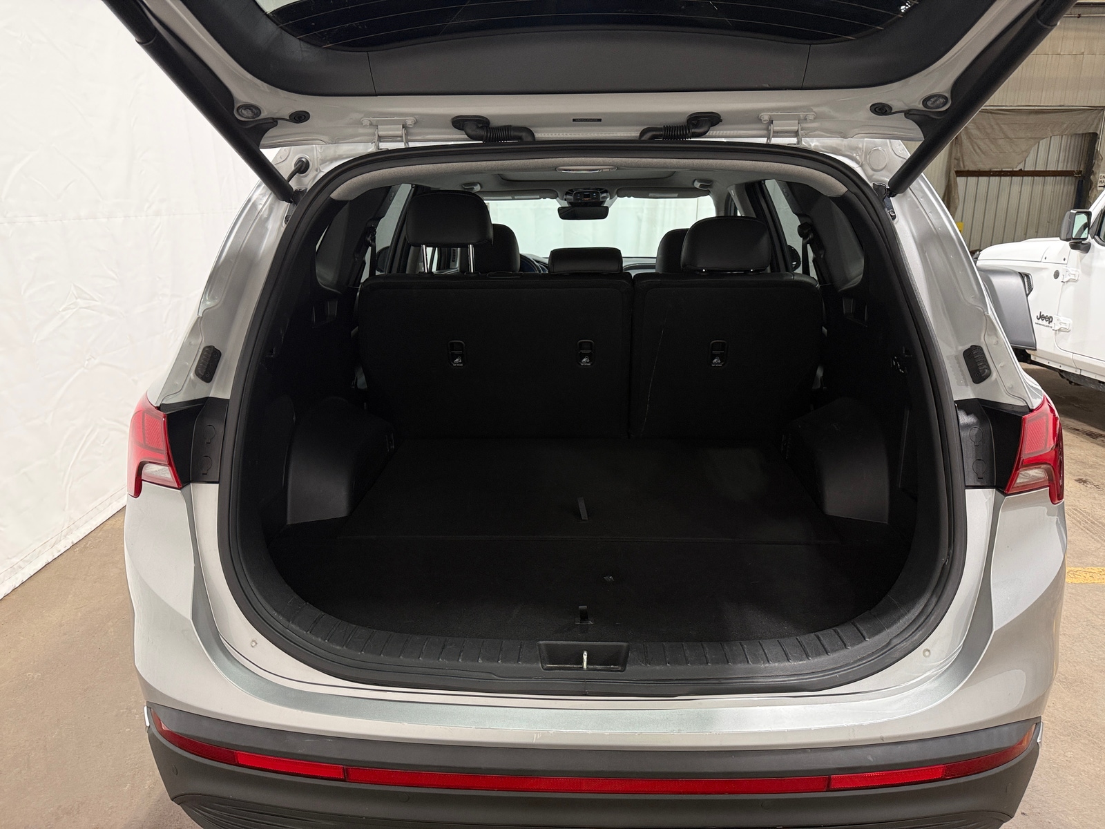 Thumbnail: 2023 Hyundai Santa Fe - 6