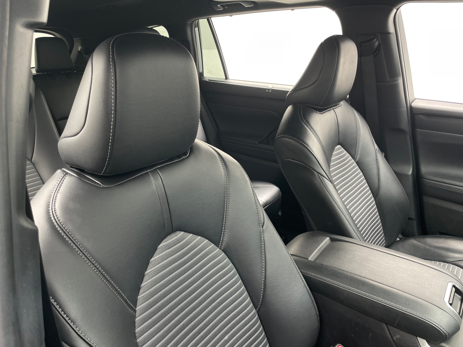 Thumbnail: 2024 Toyota Highlander - 2