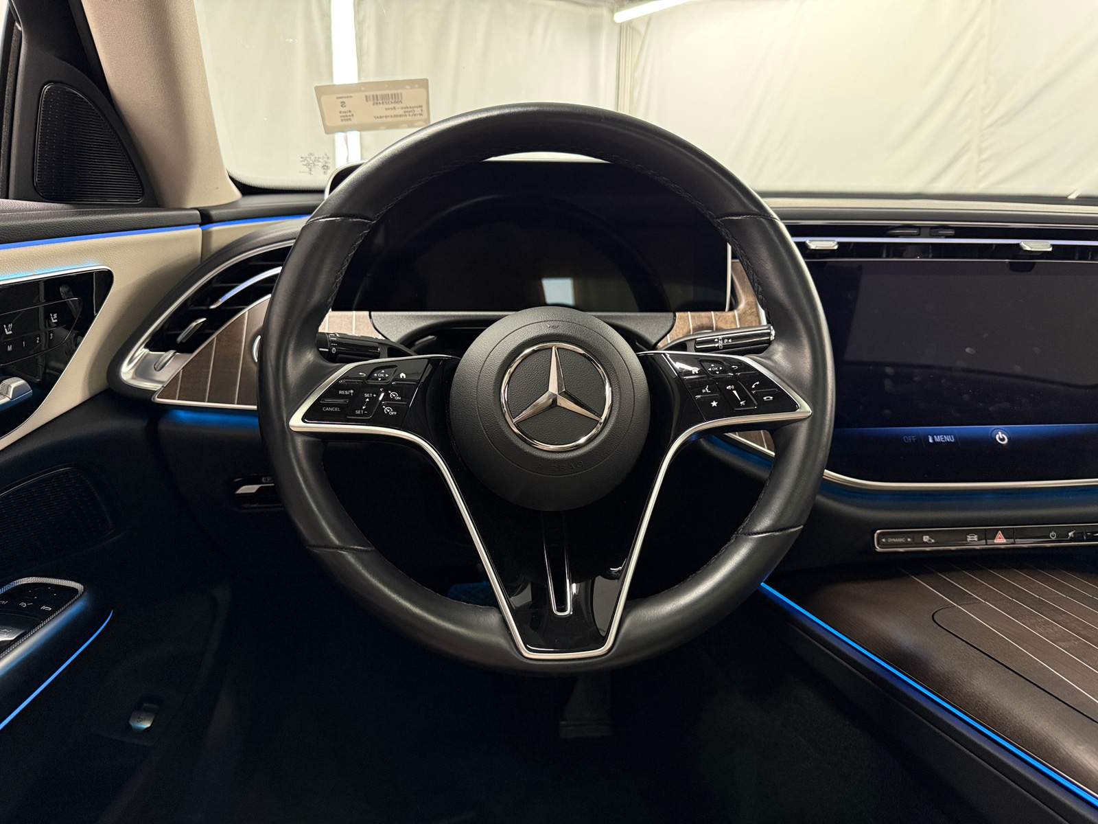 Thumbnail: 2025 Mercedes-Benz E-Class - 4