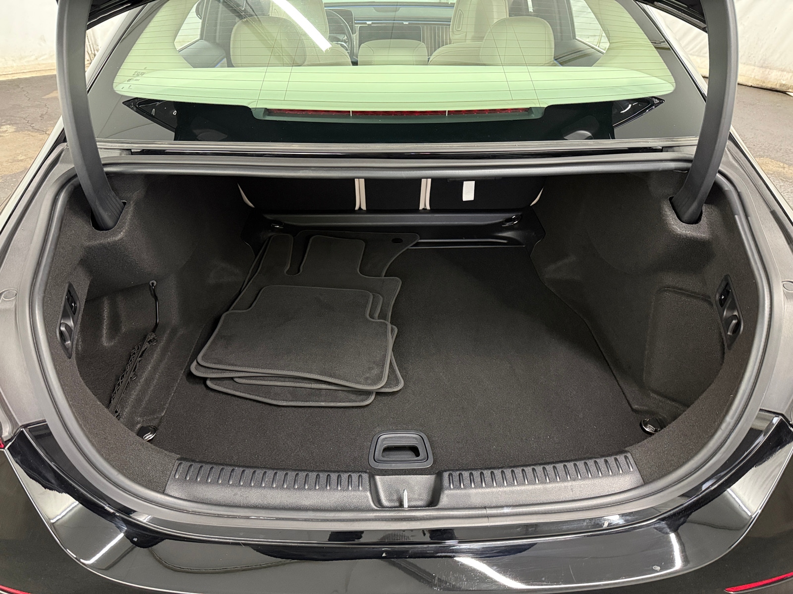 Thumbnail: 2025 Mercedes-Benz E-Class - 6