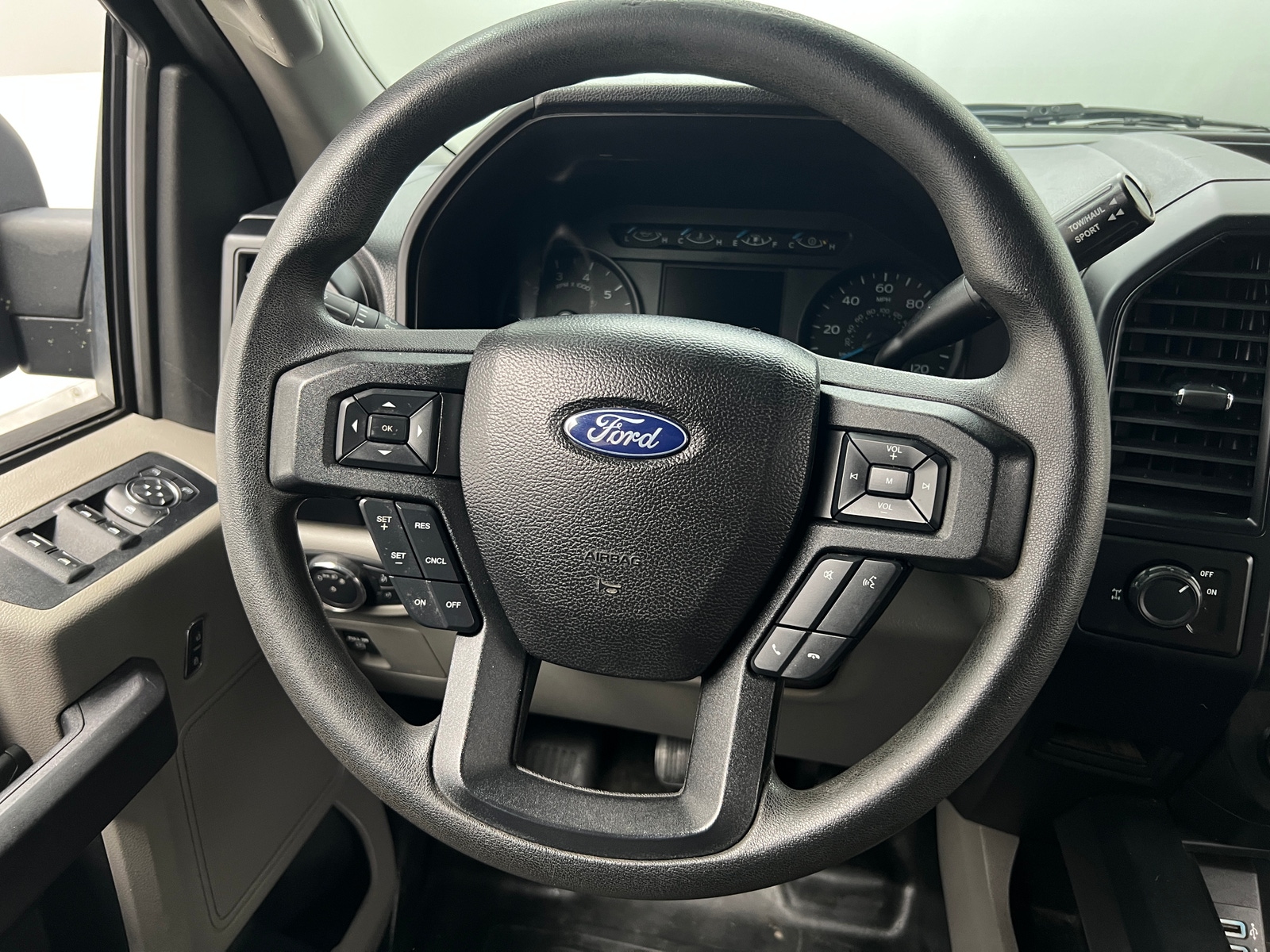 Thumbnail: 2017 Ford Econoline - 5