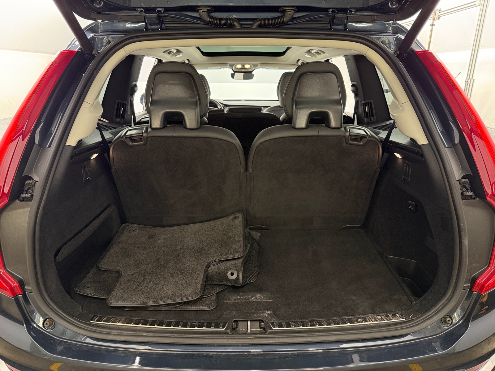 Thumbnail: 2025 Volvo XC90 - 6