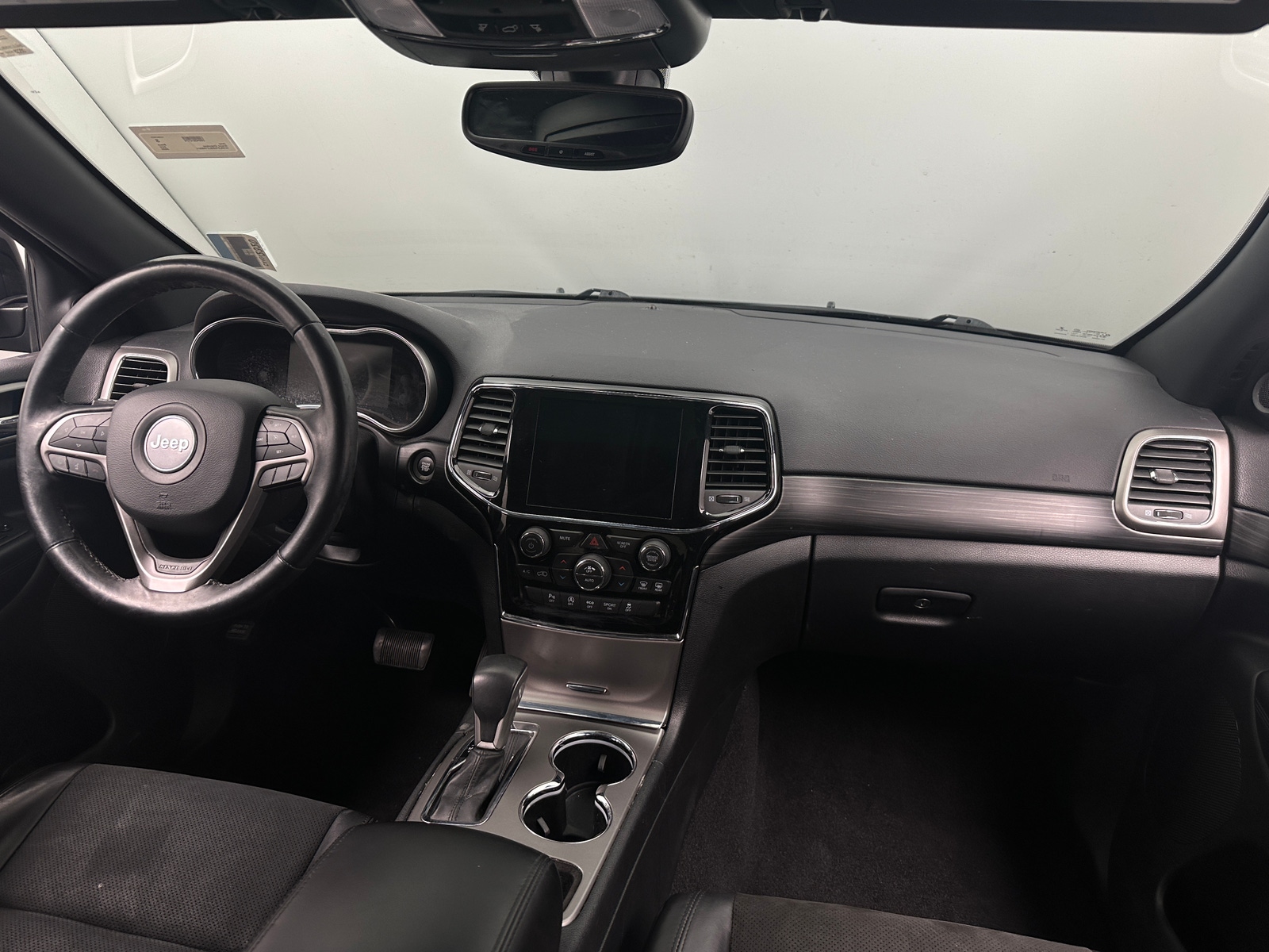 Thumbnail: 2020 Jeep Grand Cherokee - 3