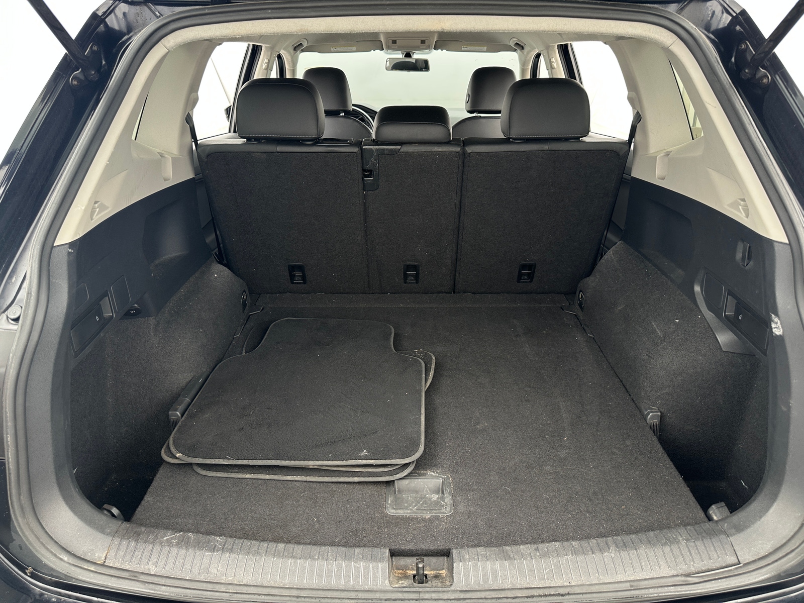 Thumbnail: 2019 Volkswagen Tiguan - 6