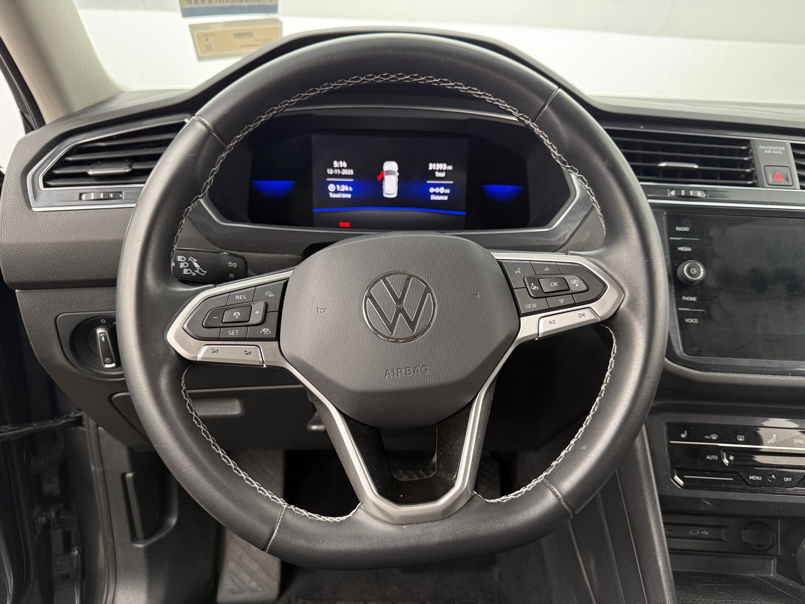 Thumbnail: 2022 Volkswagen Tiguan - 4