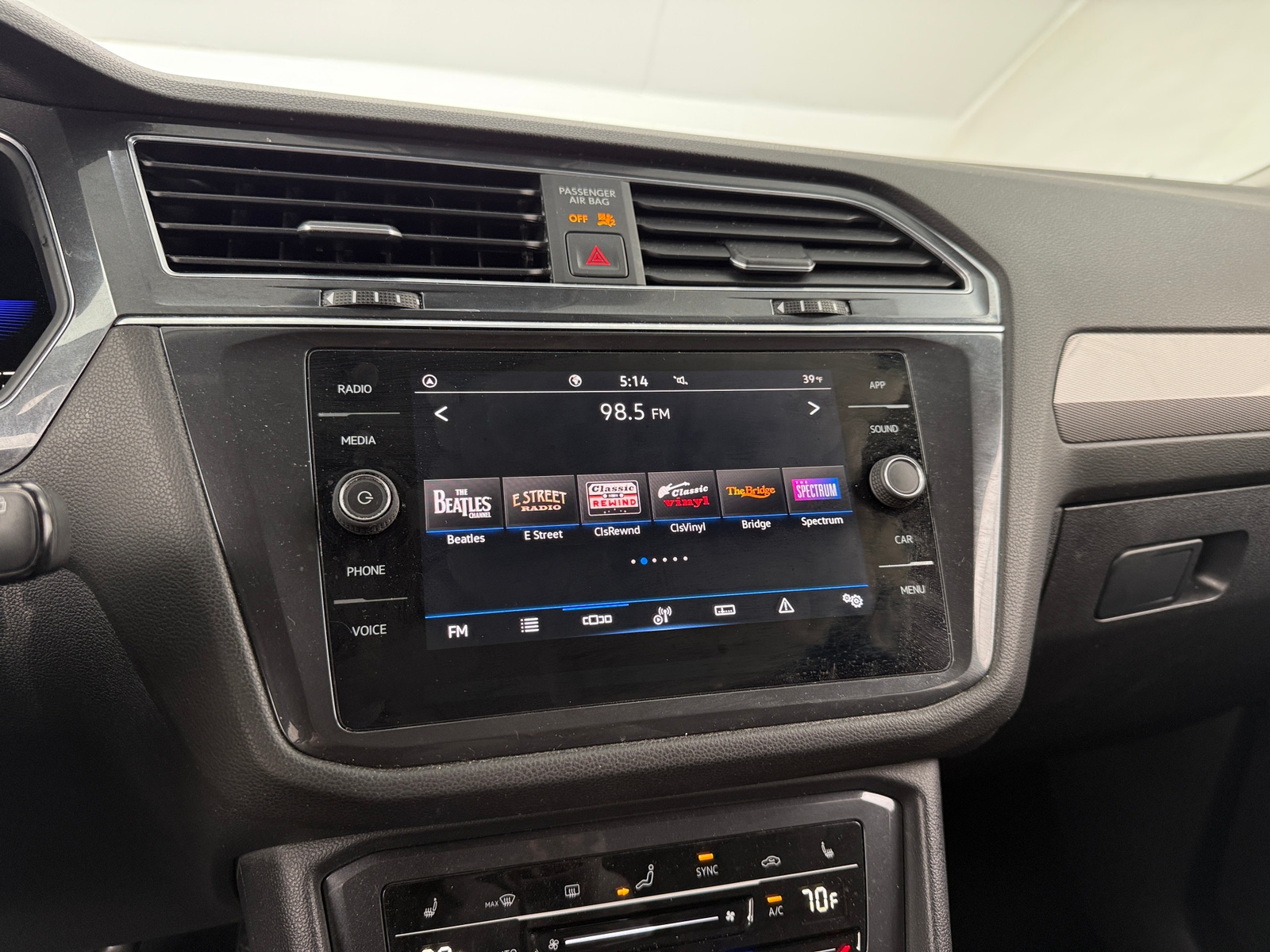 Thumbnail: 2022 Volkswagen Tiguan - 3