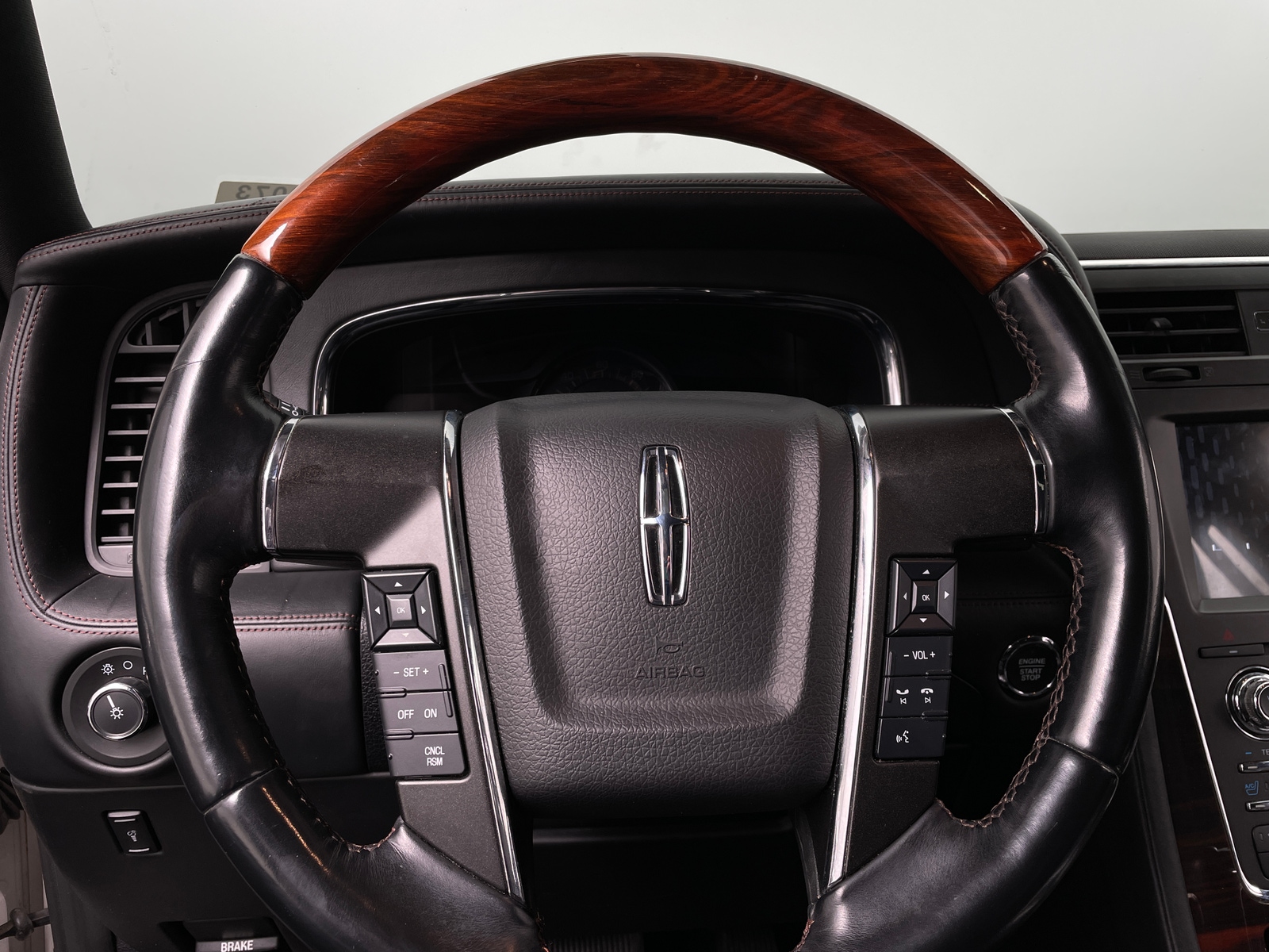 Thumbnail: 2017 Lincoln Navigator - 4