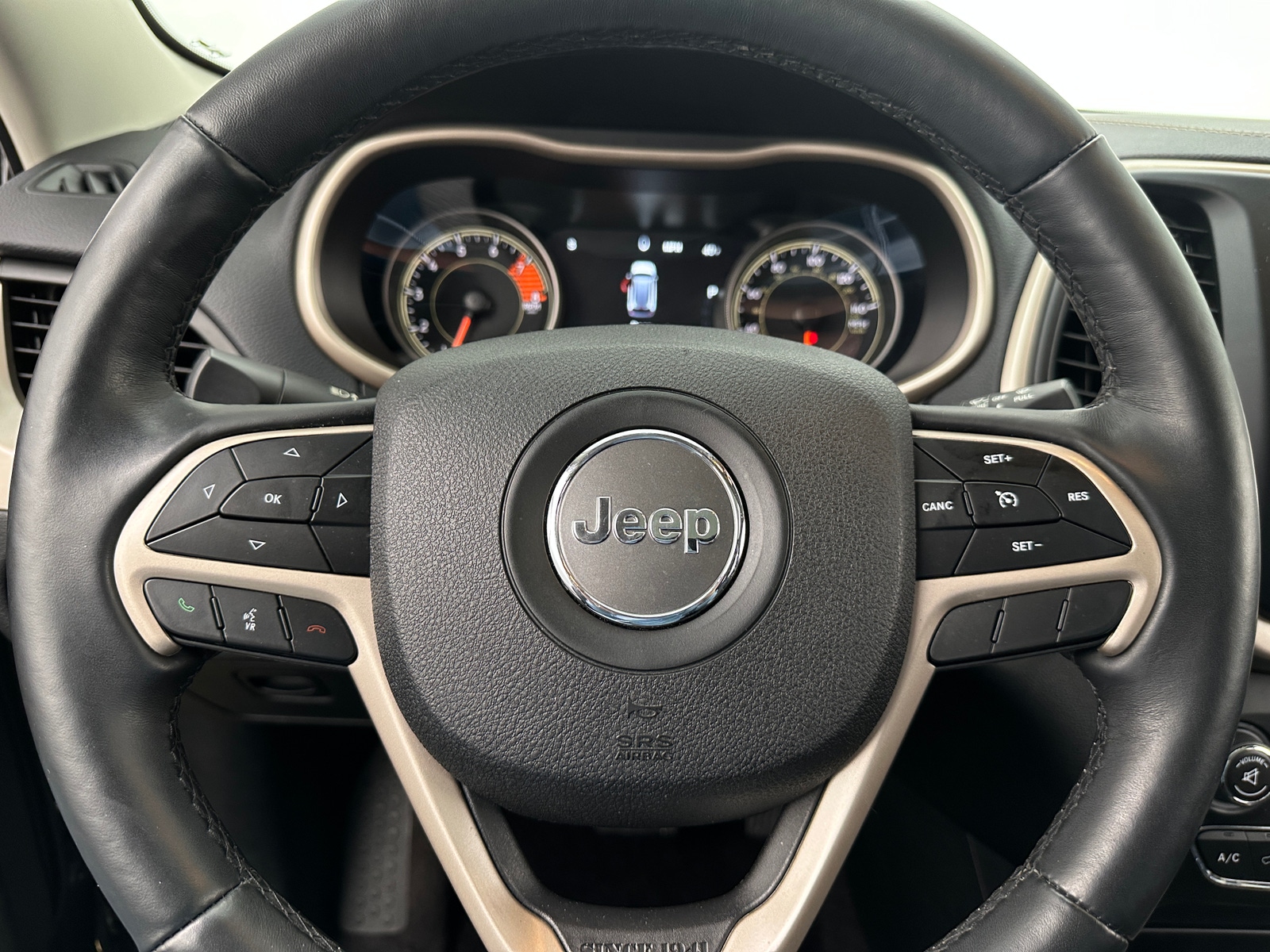 Thumbnail: 2018 Jeep Cherokee - 4