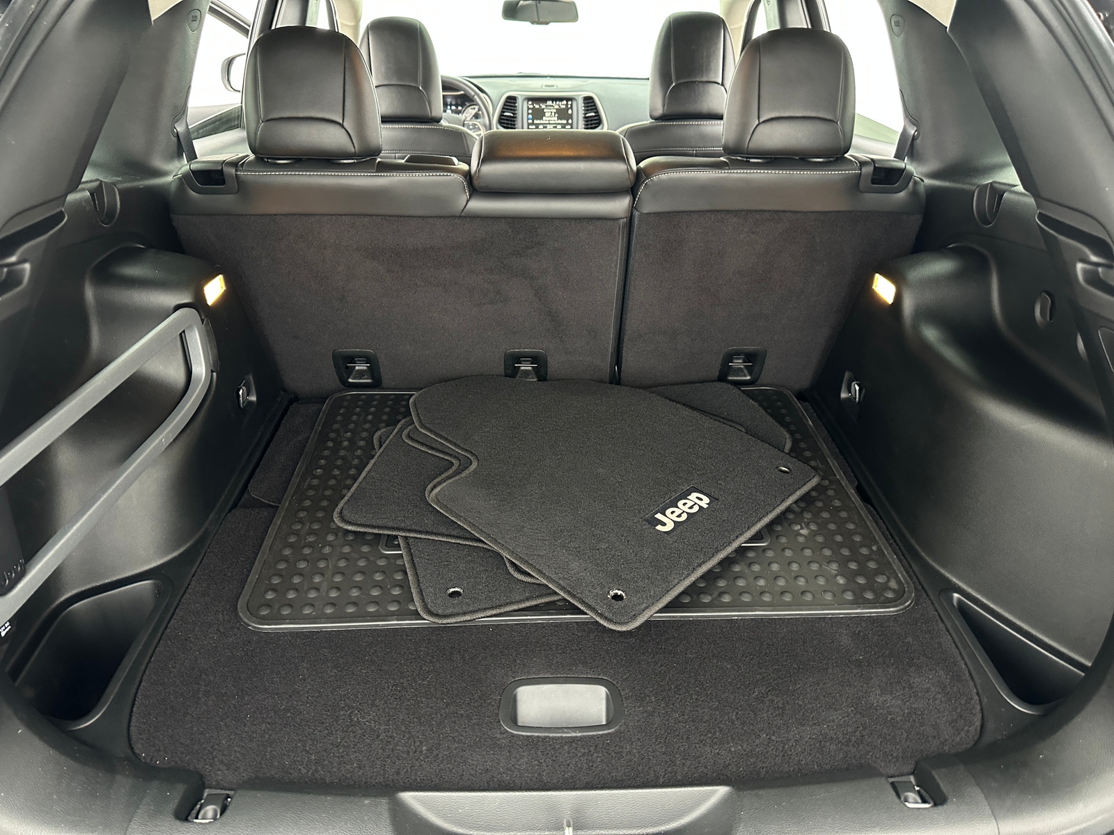 Thumbnail: 2018 Jeep Cherokee - 6