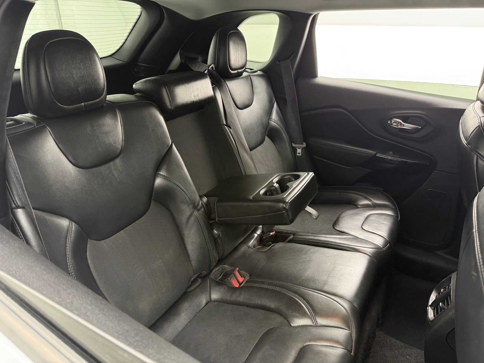 Thumbnail: 2020 Jeep Cherokee - 6