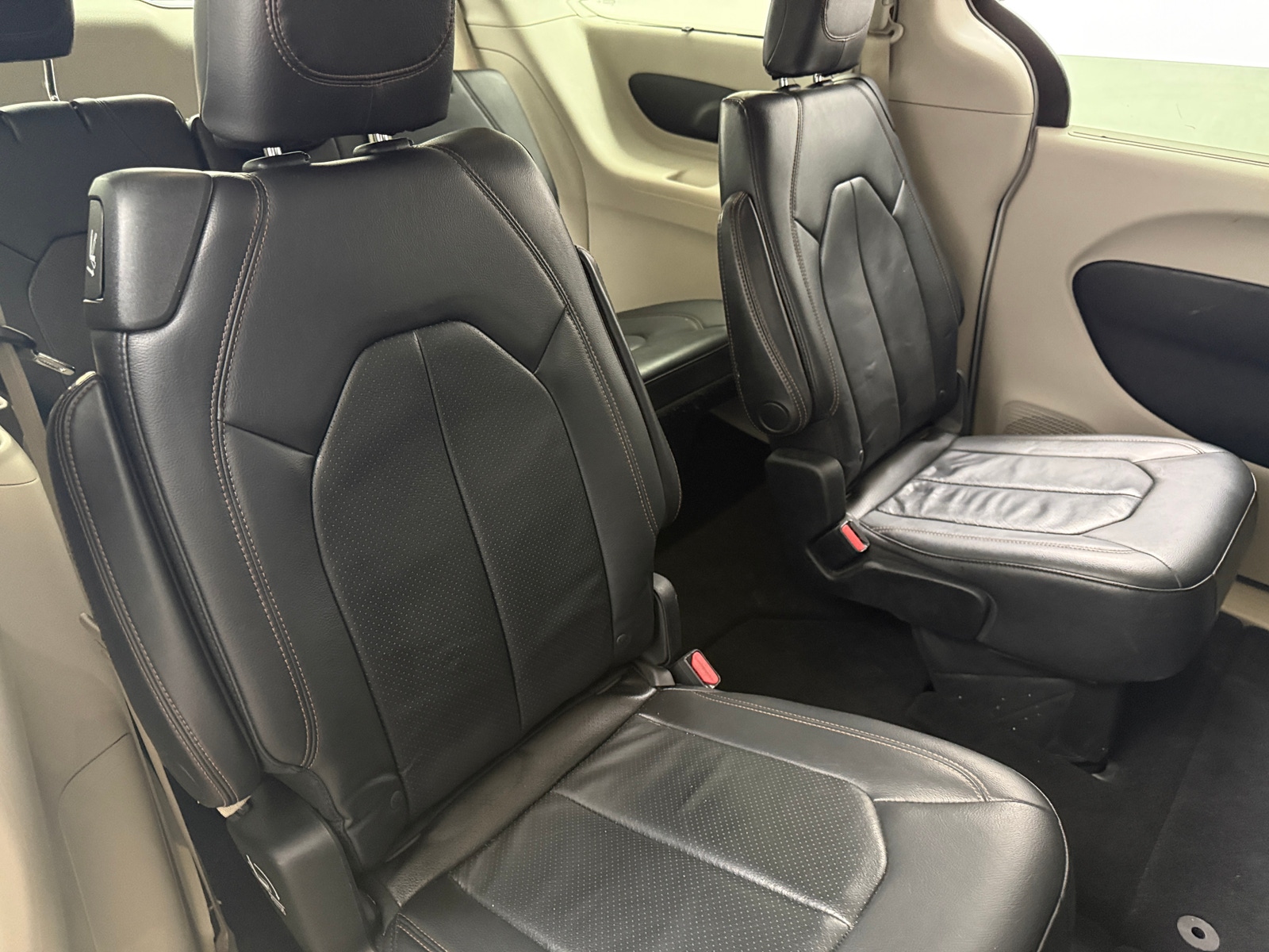 Thumbnail: 2018 Chrysler Pacifica - 5