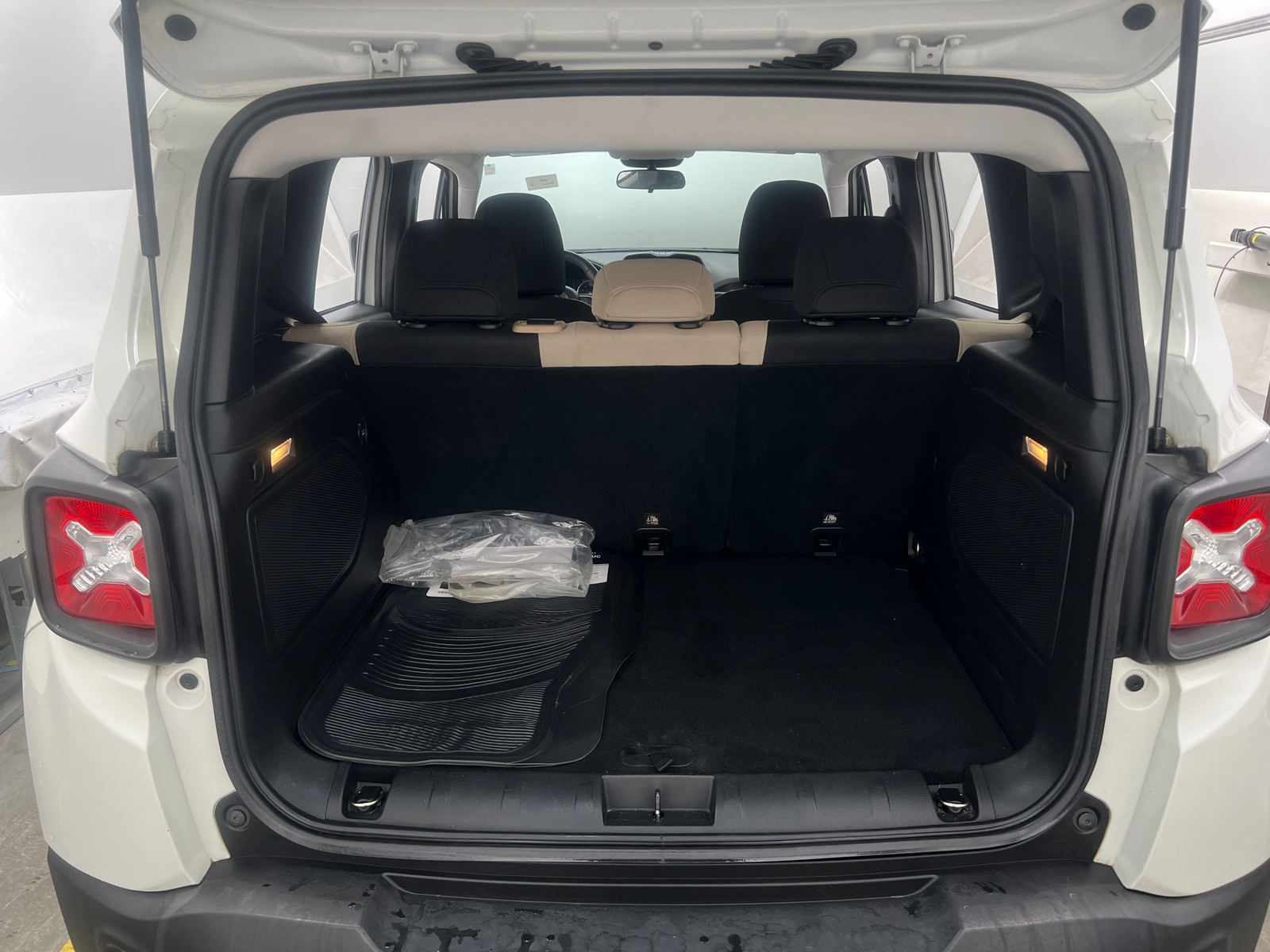 Thumbnail: 2015 Jeep Renegade - 7