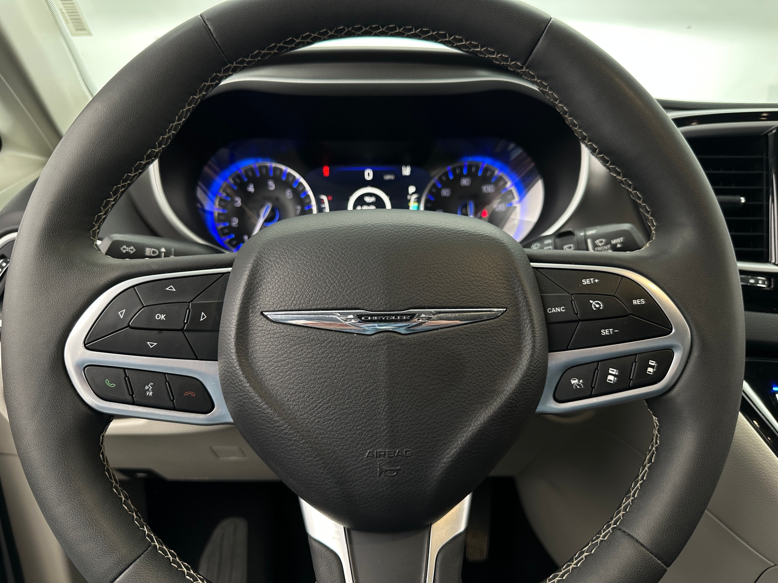 Thumbnail: 2024 Chrysler Pacifica - 4