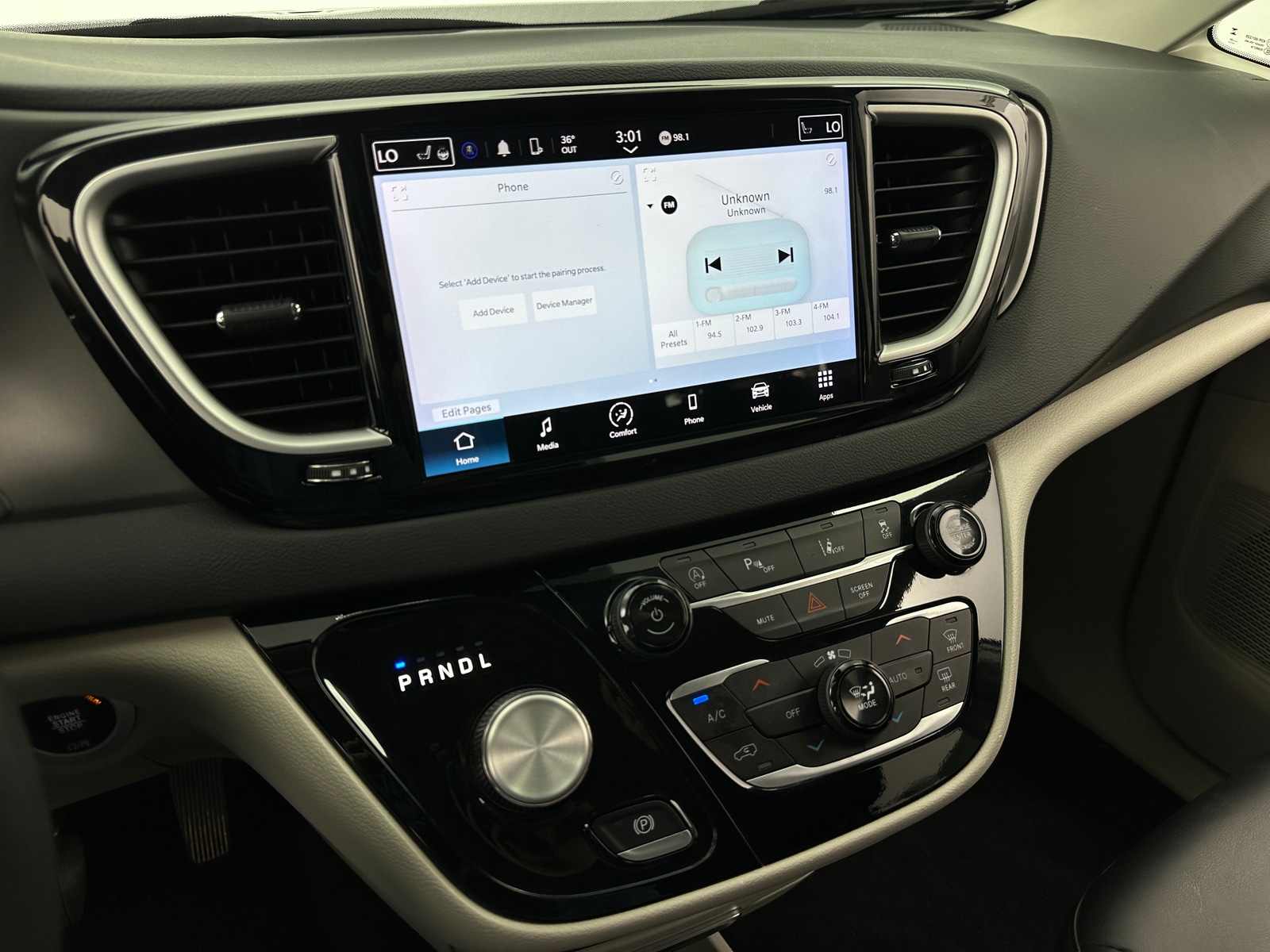 Thumbnail: 2024 Chrysler Pacifica - 3