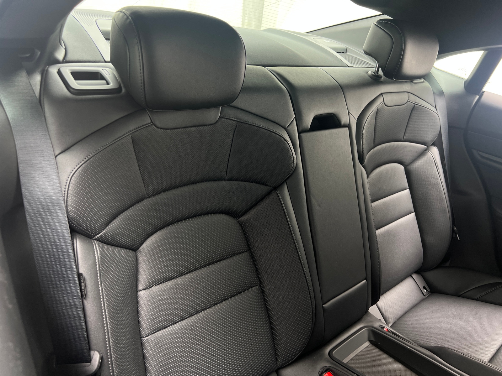 Thumbnail: 2022 Porsche Taycan - 5