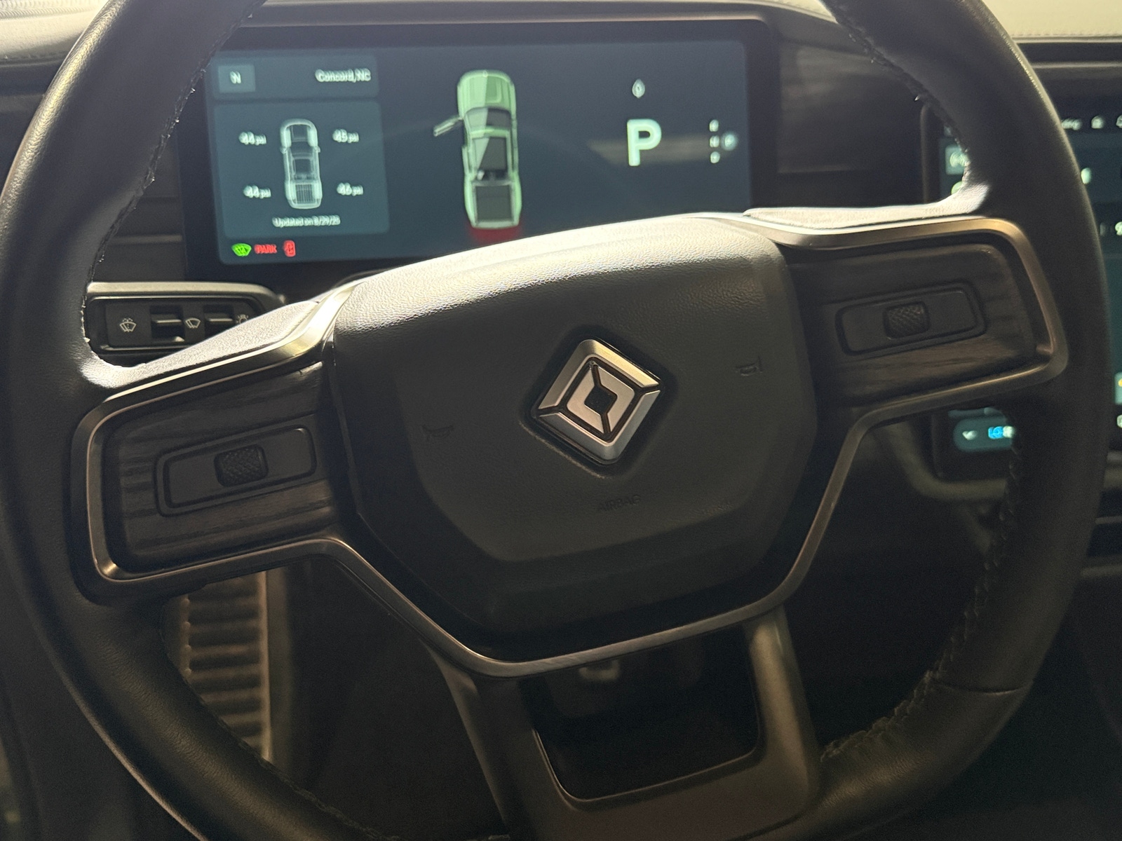 Thumbnail: 2022 Rivian R1T - 4