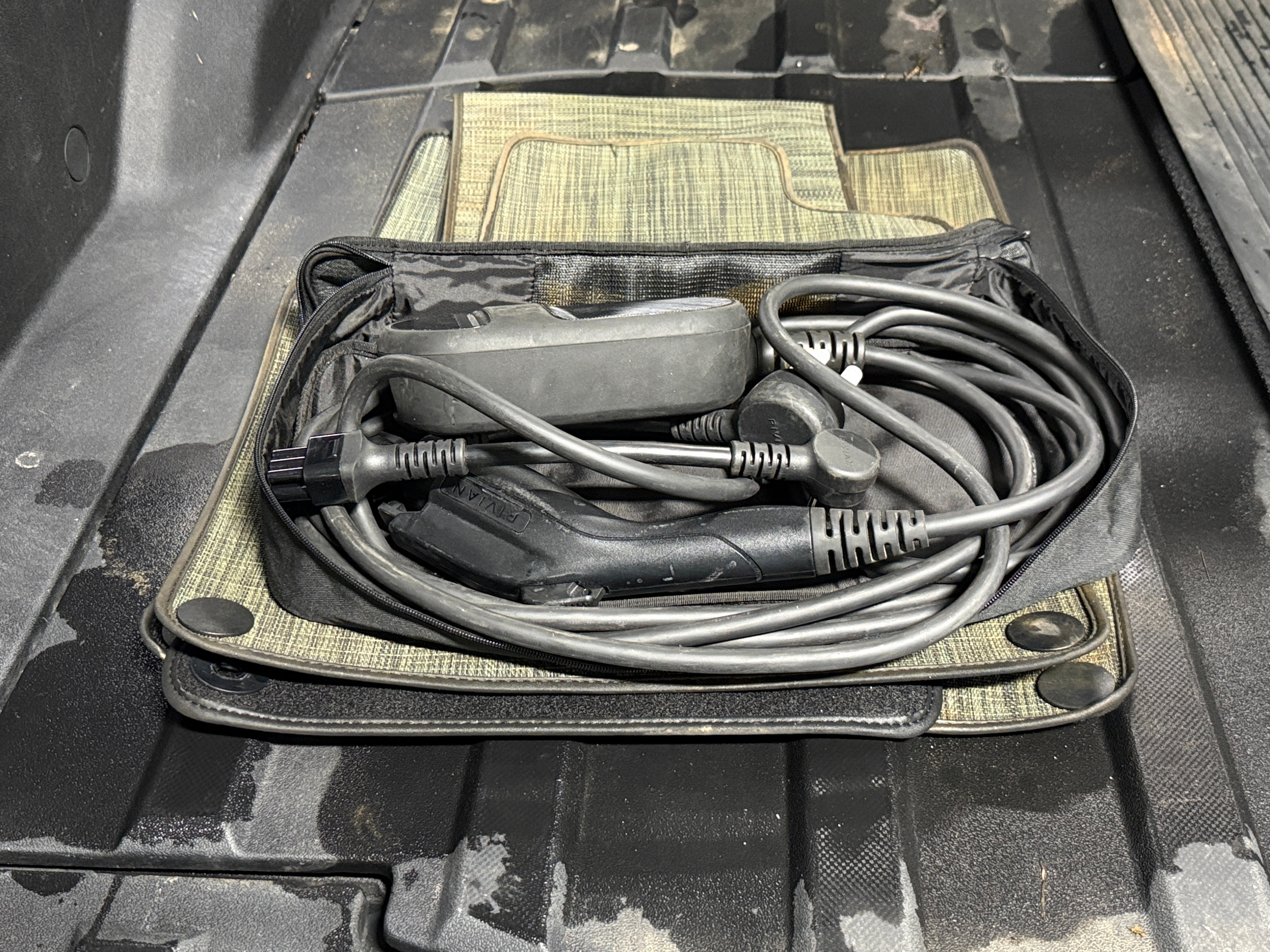 Used 2022 Rivian R1T Adventure with VIN 7FCTGAAA1NN006786 for sale in Auburn, WA