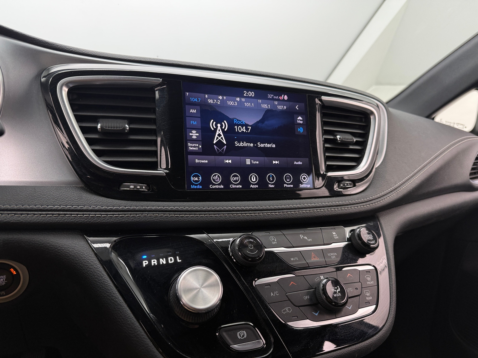 Thumbnail: 2020 Chrysler Pacifica - 3