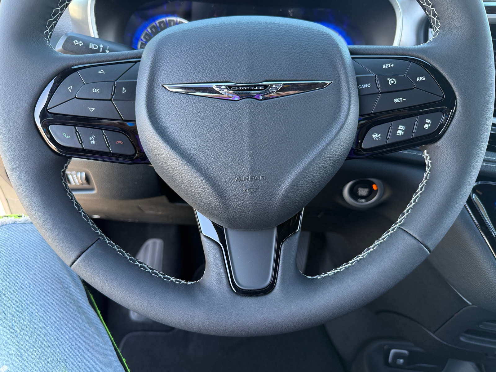 Thumbnail: 2026 Chrysler Pacifica - 4