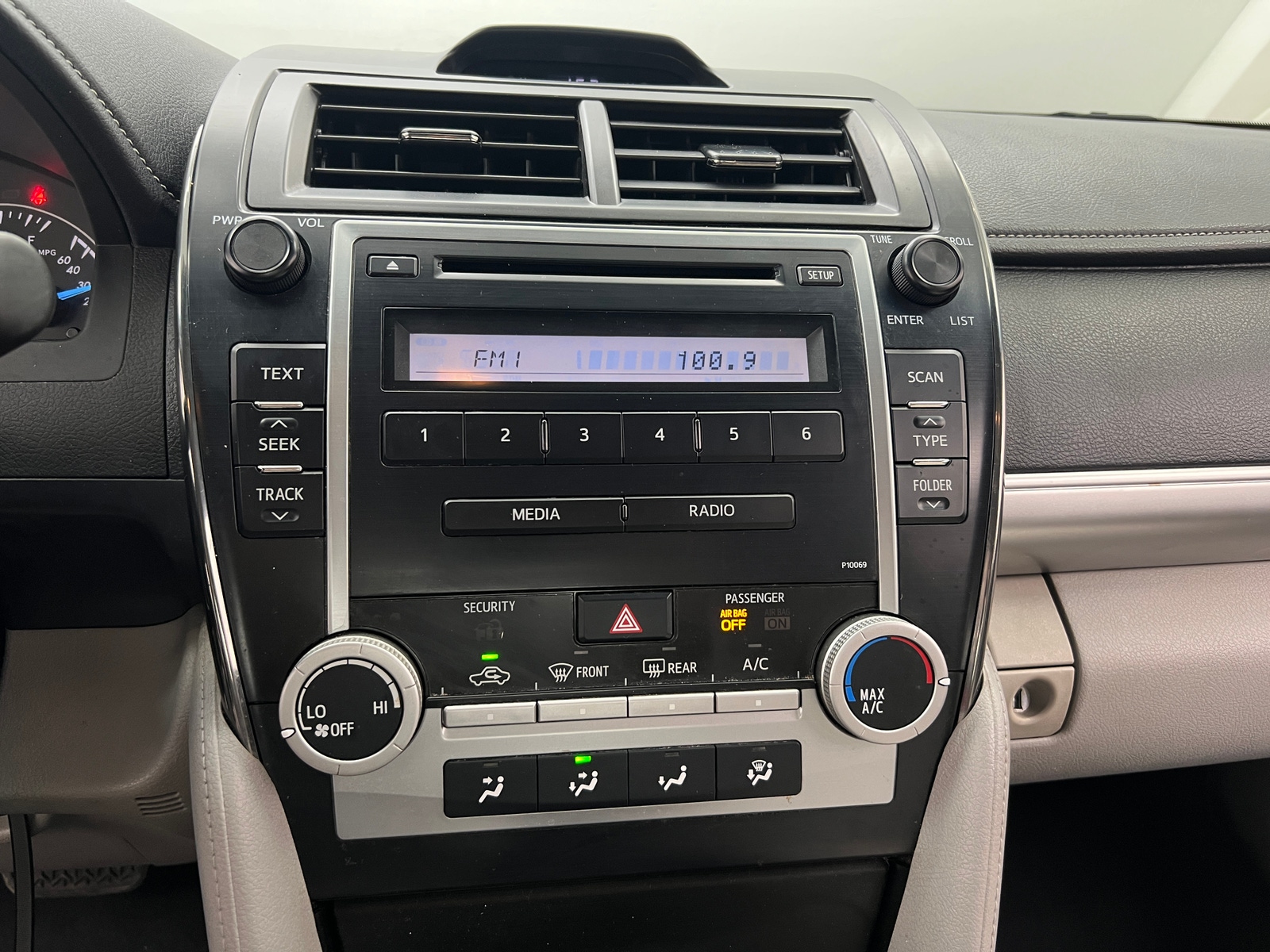 Thumbnail: 2012 Toyota Camry - 4