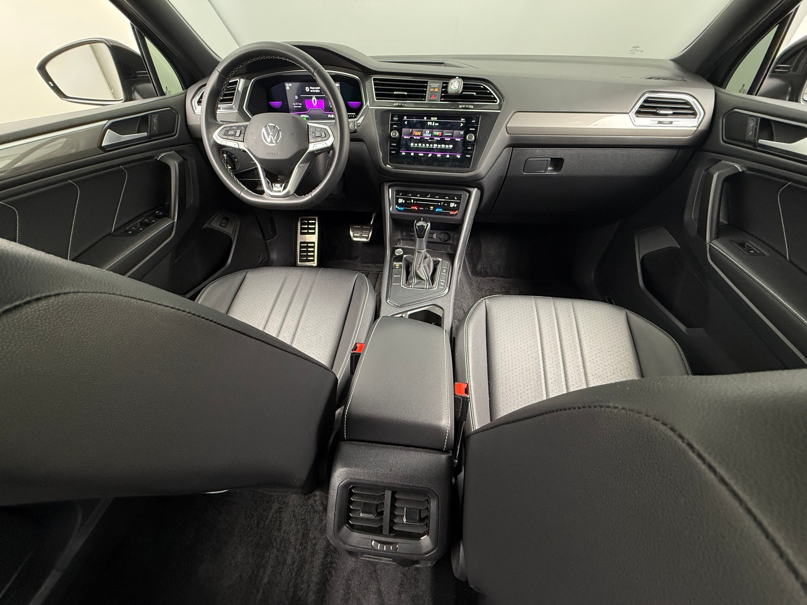 Thumbnail: 2023 Volkswagen Tiguan - 2