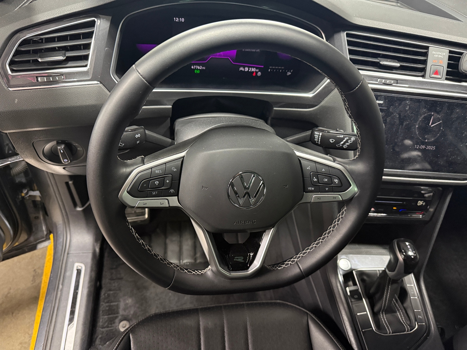 Thumbnail: 2023 Volkswagen Tiguan - 4