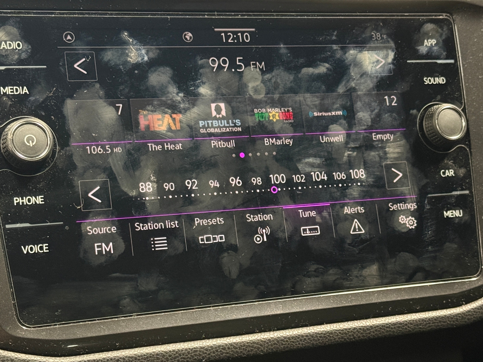 Thumbnail: 2023 Volkswagen Tiguan - 3