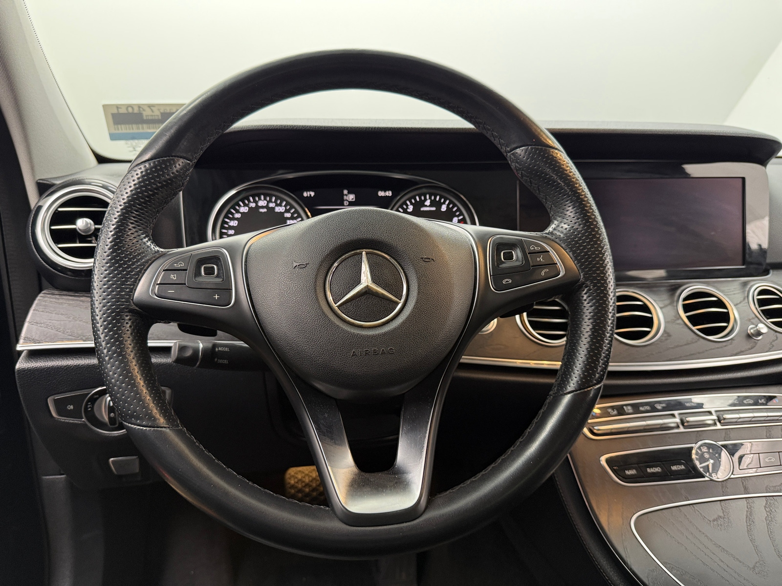 Thumbnail: 2018 Mercedes-Benz E-Class - 4