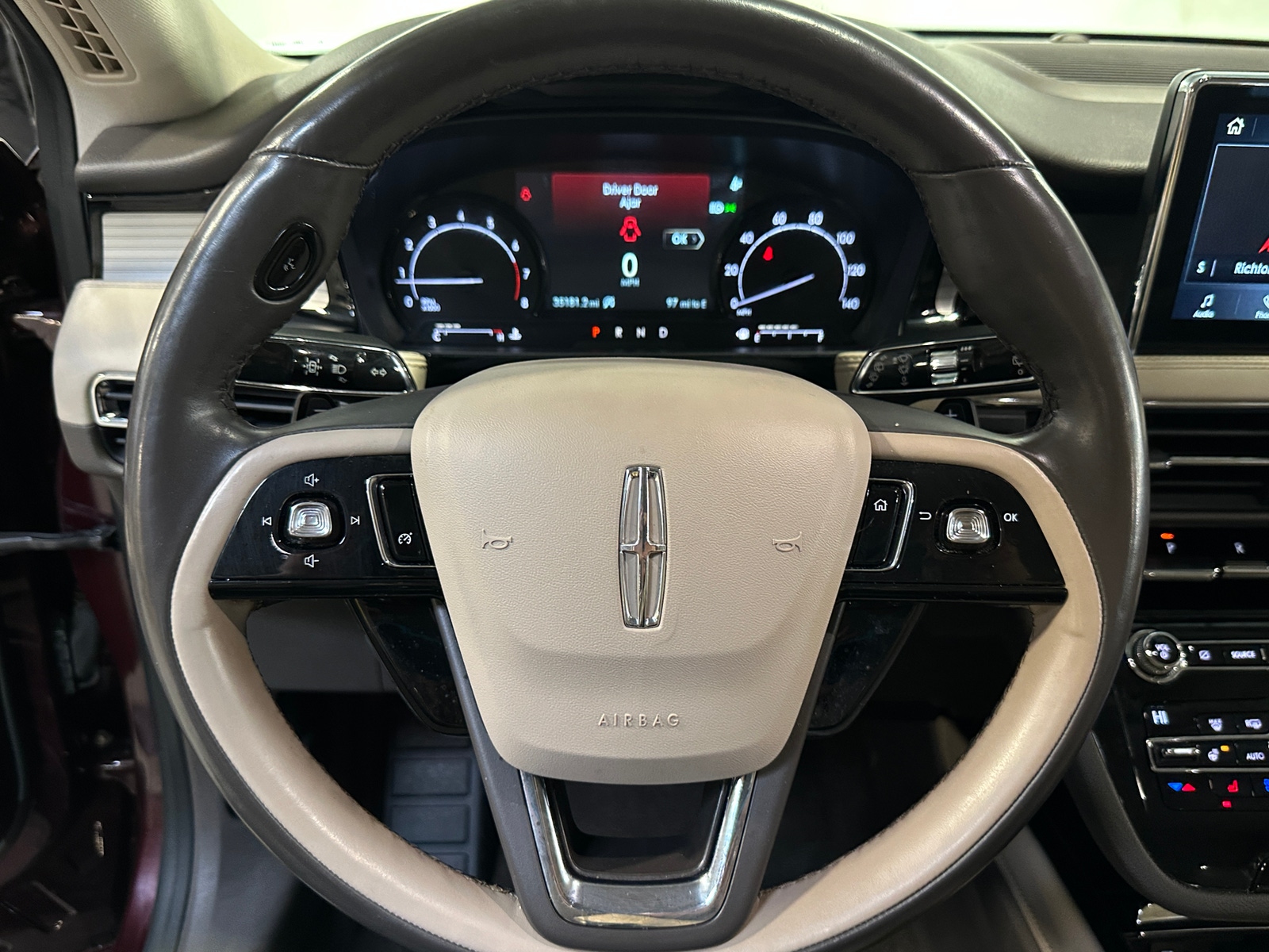 Thumbnail: 2020 Lincoln Corsair - 4