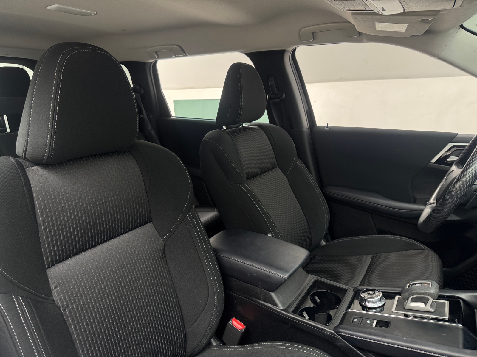 Thumbnail: 2023 Mitsubishi Outlander - 2