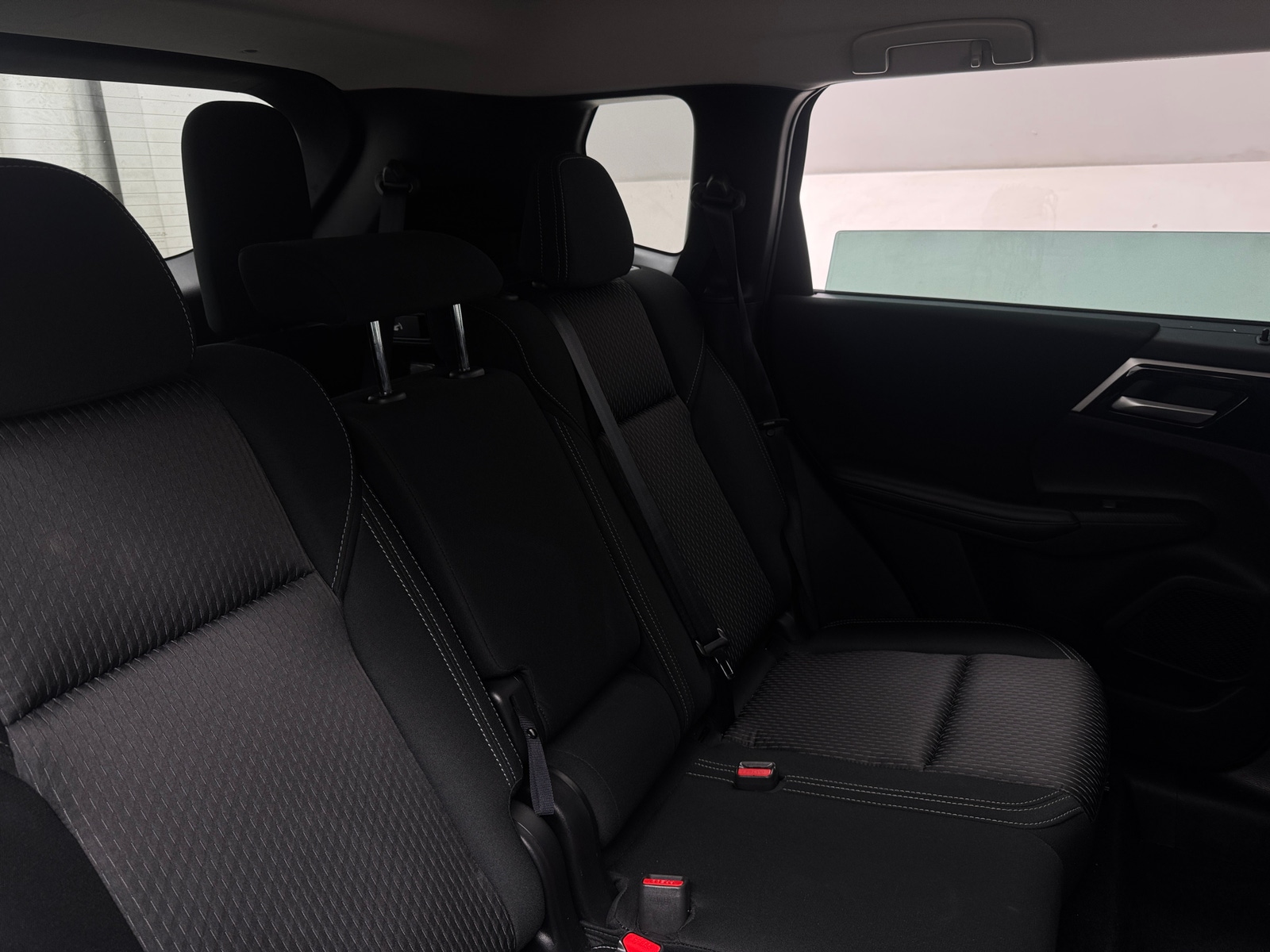 Thumbnail: 2023 Mitsubishi Outlander - 6